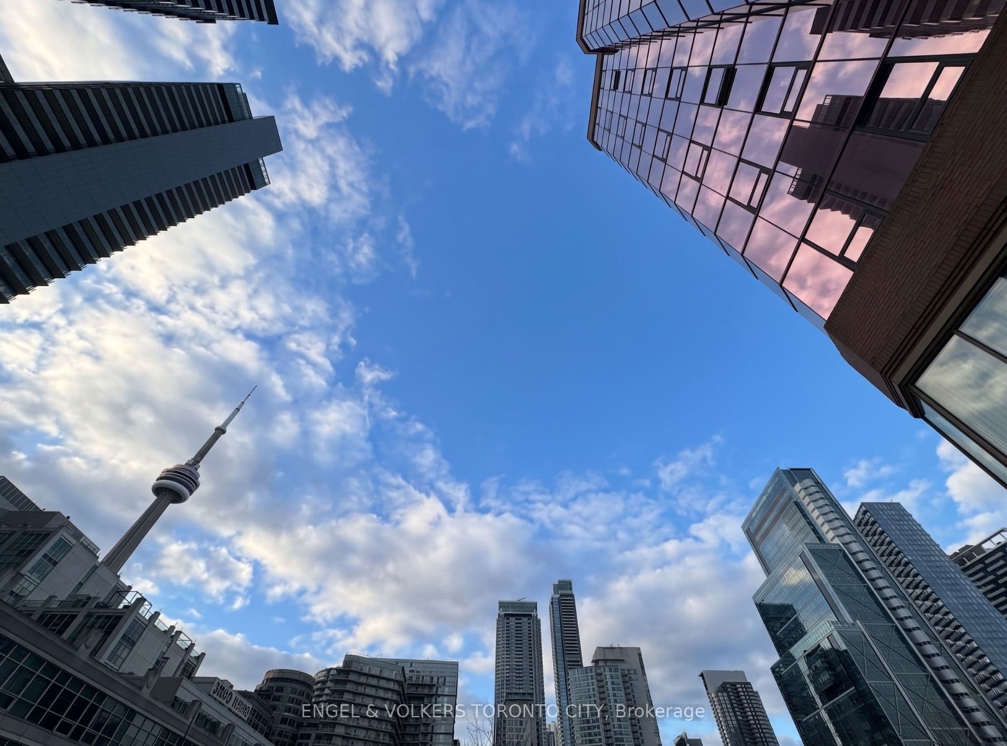 393 King Street W 706, Toronto, ON M5V 3G8