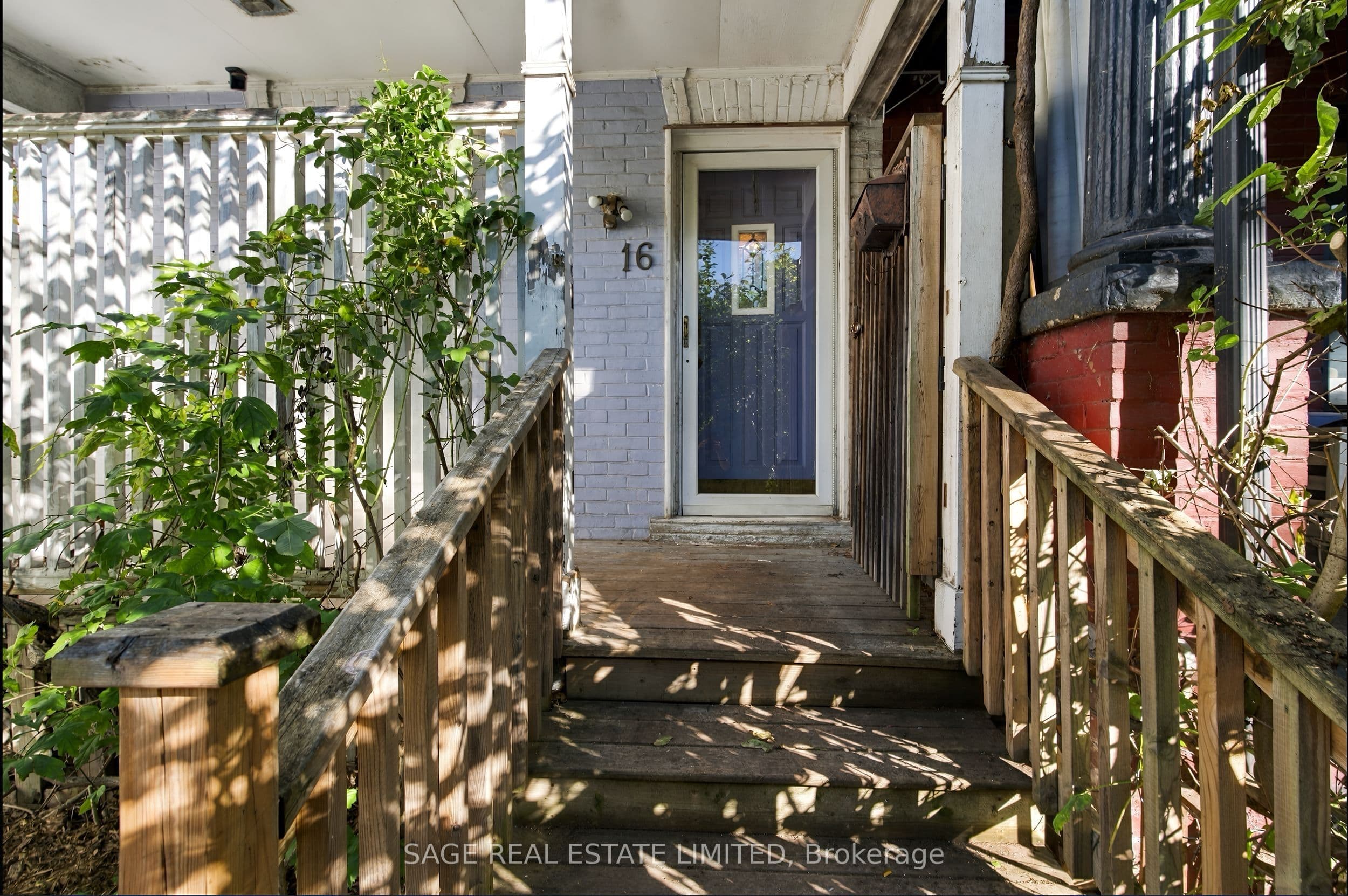 16 Sackville Place, Toronto, ON M4X 1A4