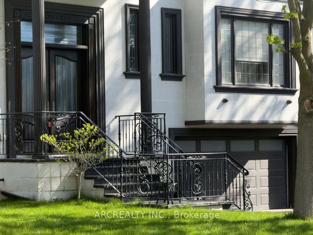 188 Alfred Avenue, Toronto, ON M2N 3J4