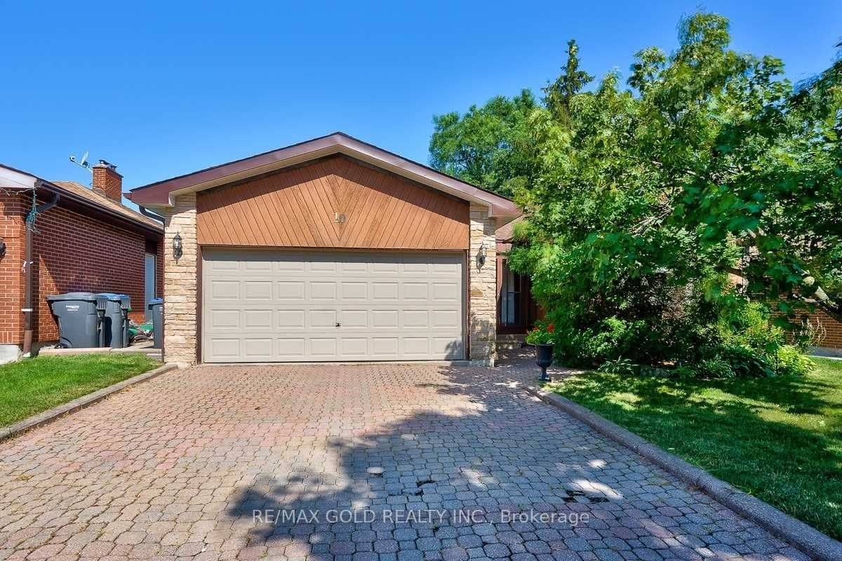 10 Milford Crescent, Brampton, ON L6S 3E4