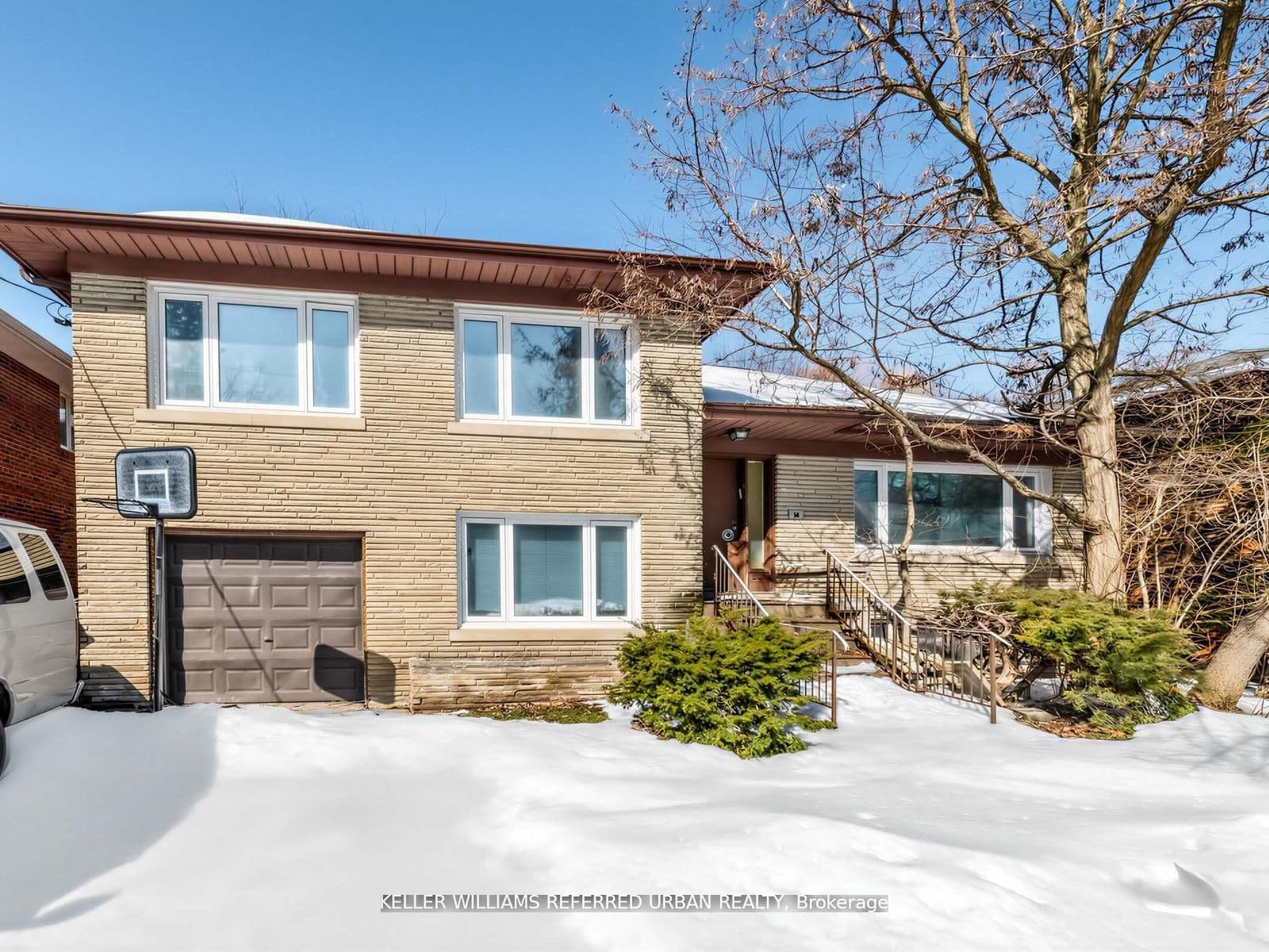 14 Frontenac Avenue, Toronto, ON M5N 1Z5