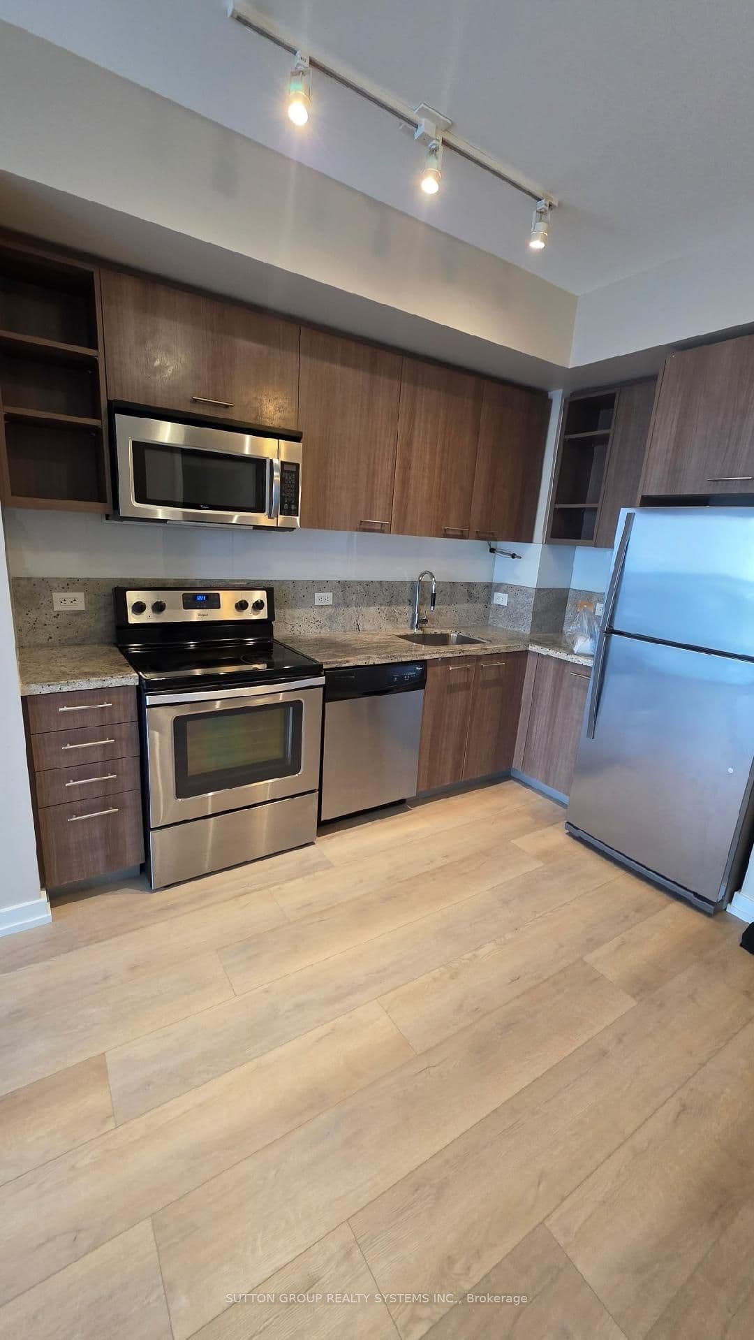 70 Distillery Lane 907, Toronto, ON M5A 0E3