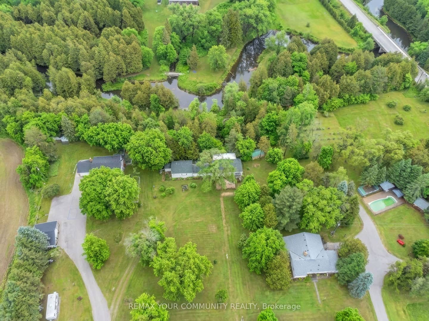 700 Catering Road S, Georgina, ON L0E 1R0