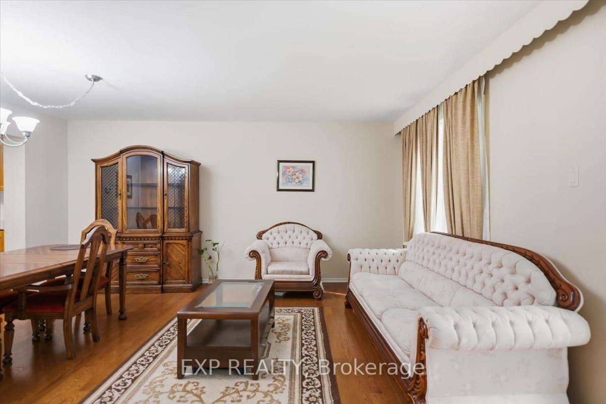 102 Red River Crescent, Toronto, ON M1B 1Z6