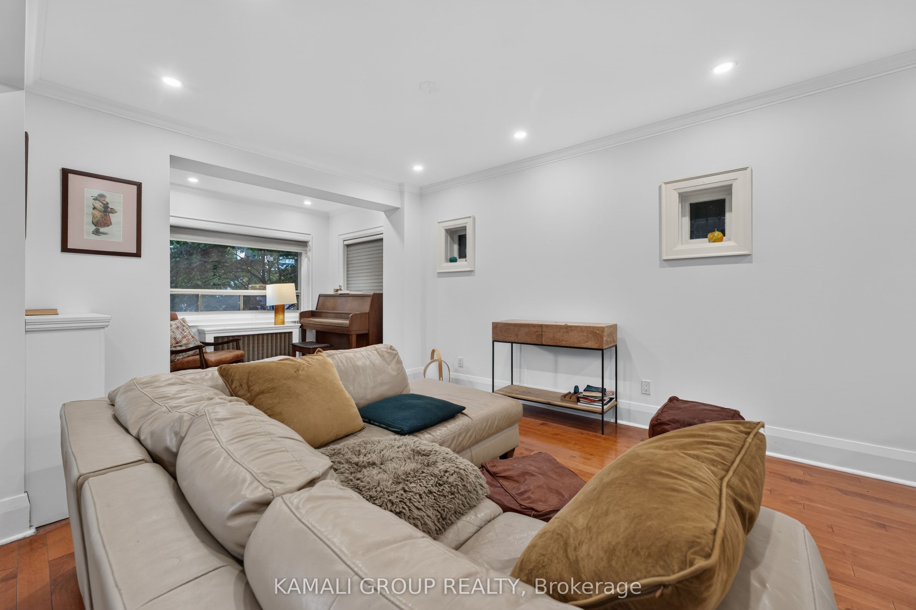 19 Belle Ayre Boulevard, Toronto, ON M4S 2P6