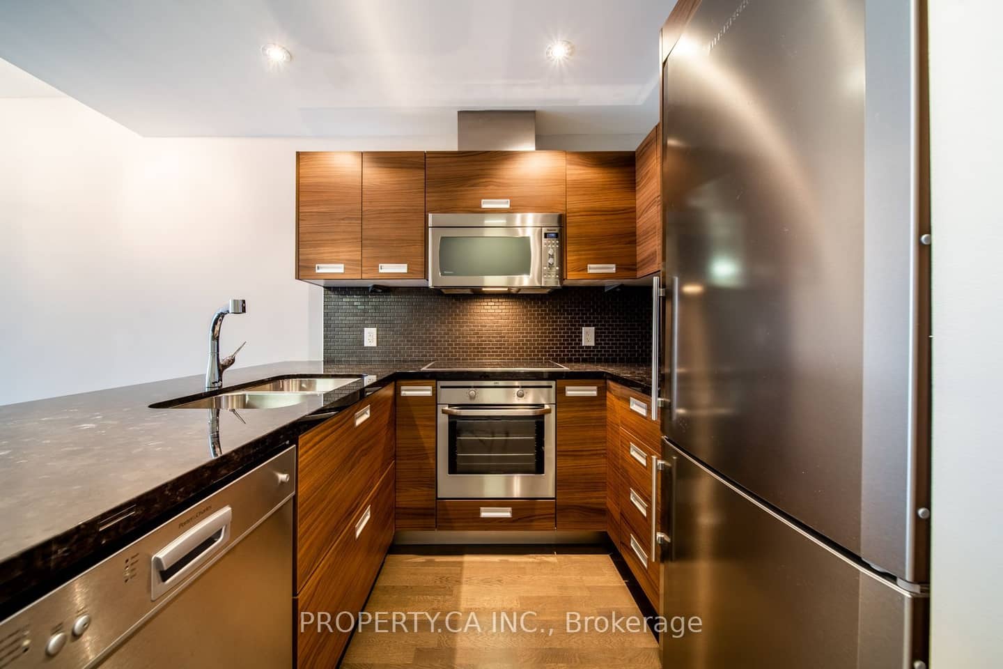 88 Park Lawn Road 1215, Toronto, ON M8Y 0B5