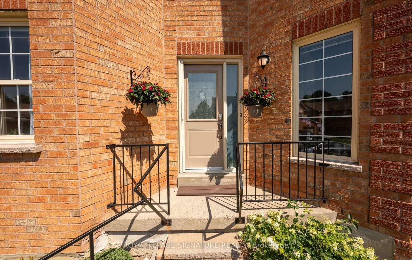 412 Butler Court, Aurora, ON L4G 6G8