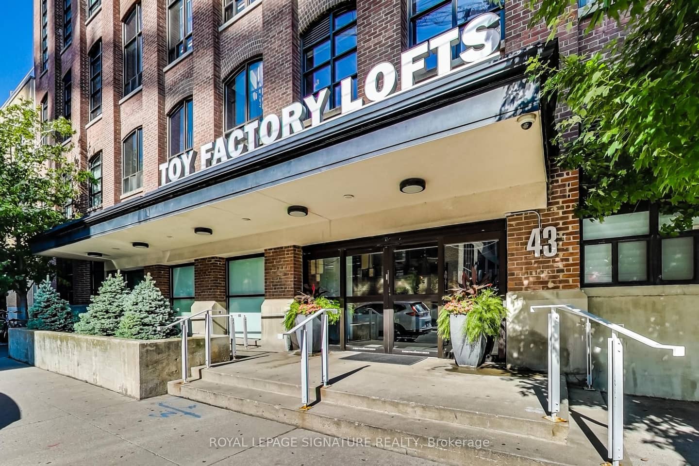 43 Hanna Avenue 715, Toronto, ON M6K 1X1