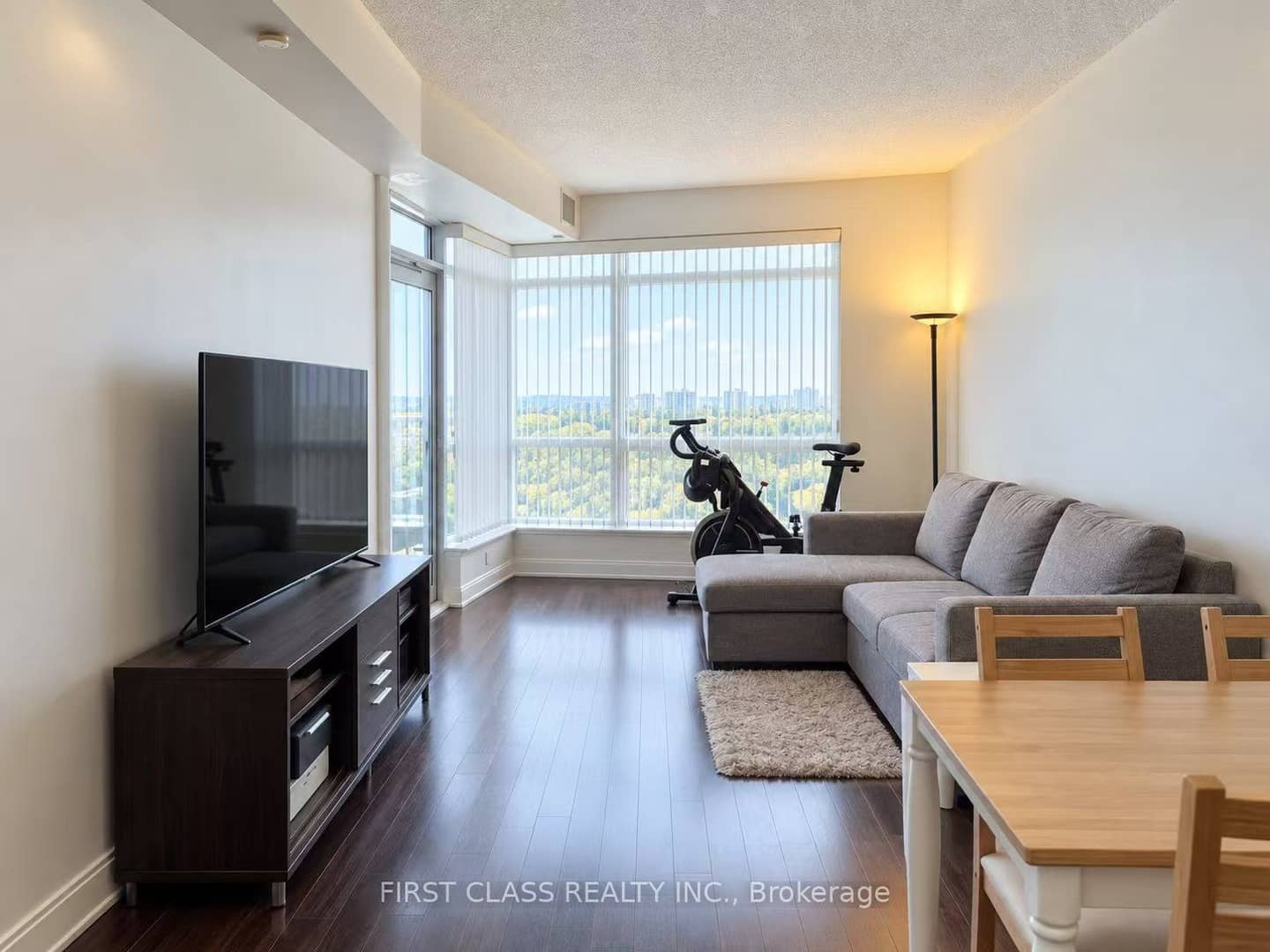 135 Village Green Square 2216, Toronto, ON M1S 0G4