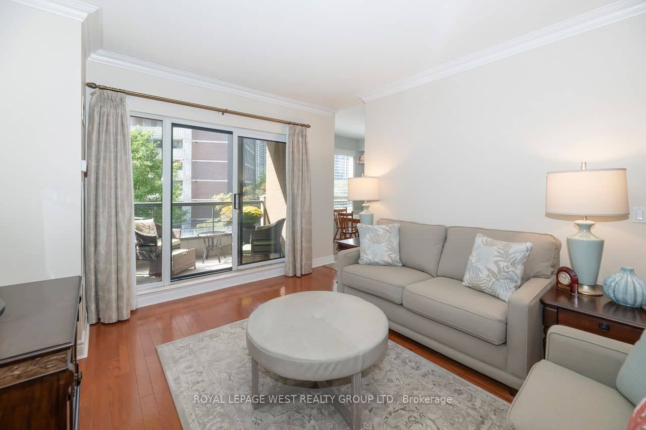 1 Lomond Drive 302, Toronto, ON M8X 2Z3