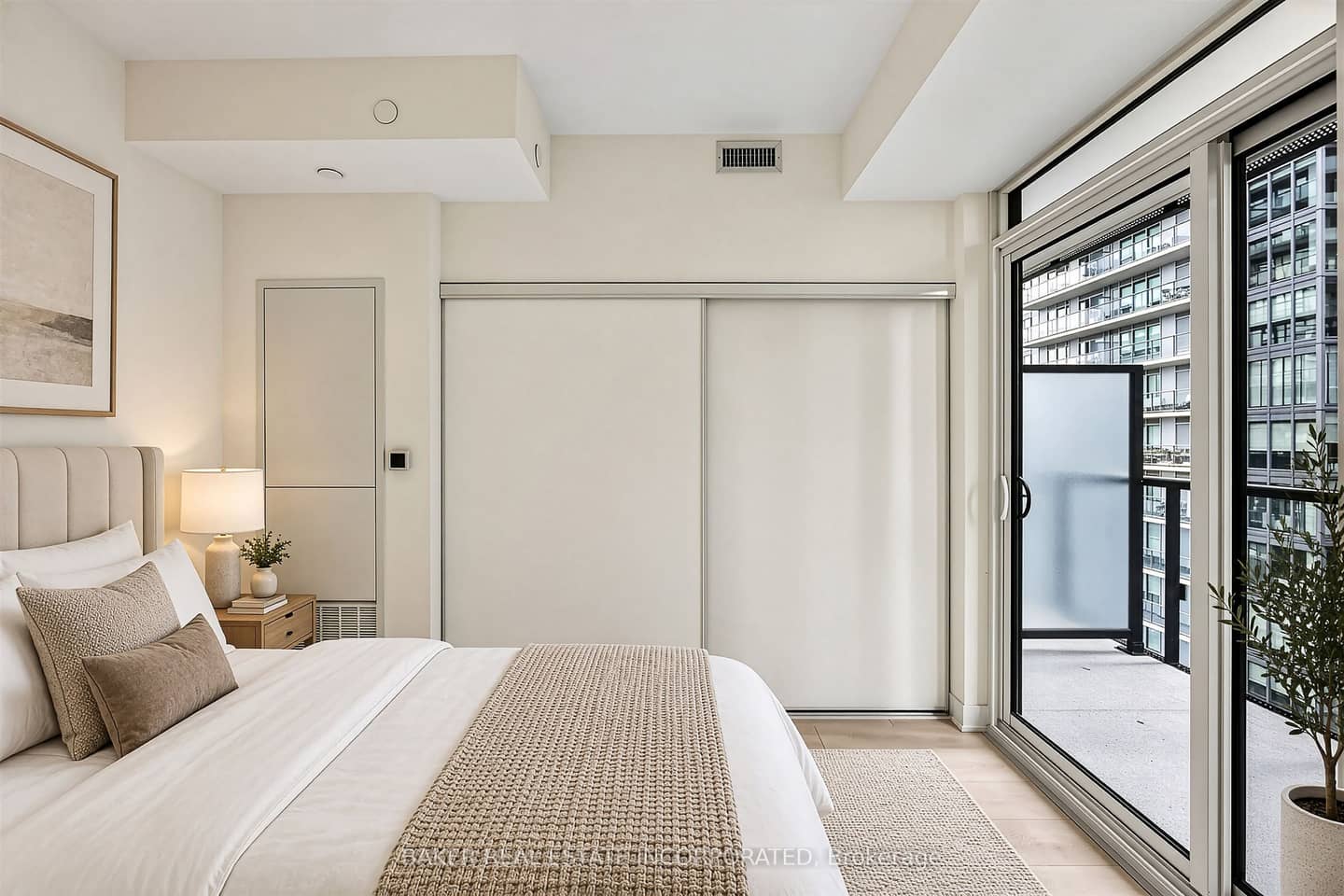 117 Broadway Avenue 2303, Toronto, ON M4P 1V3