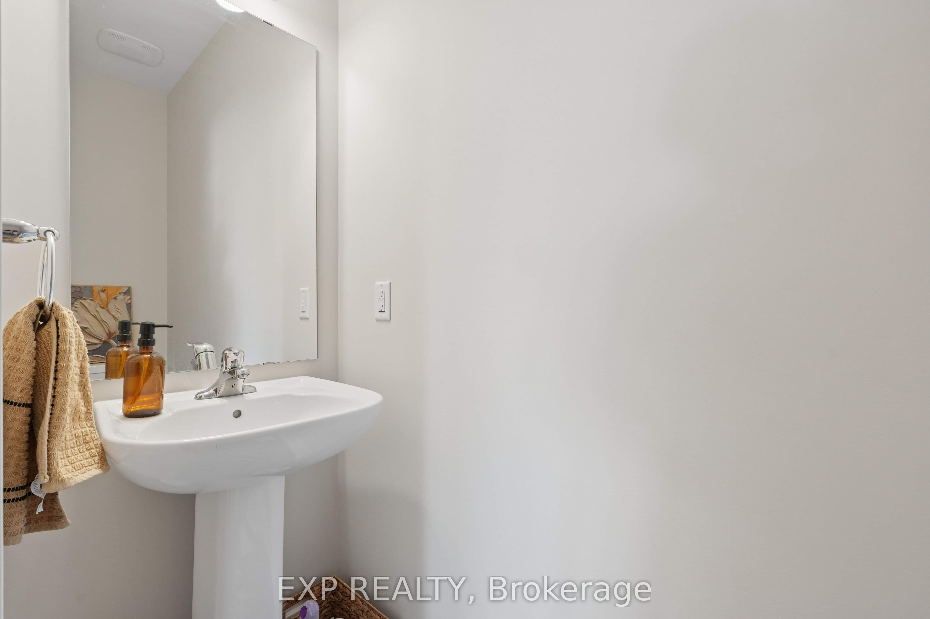6384 Ottawa St W Street, Stittsville - Munster - Richmond, ON K0A 2Z0