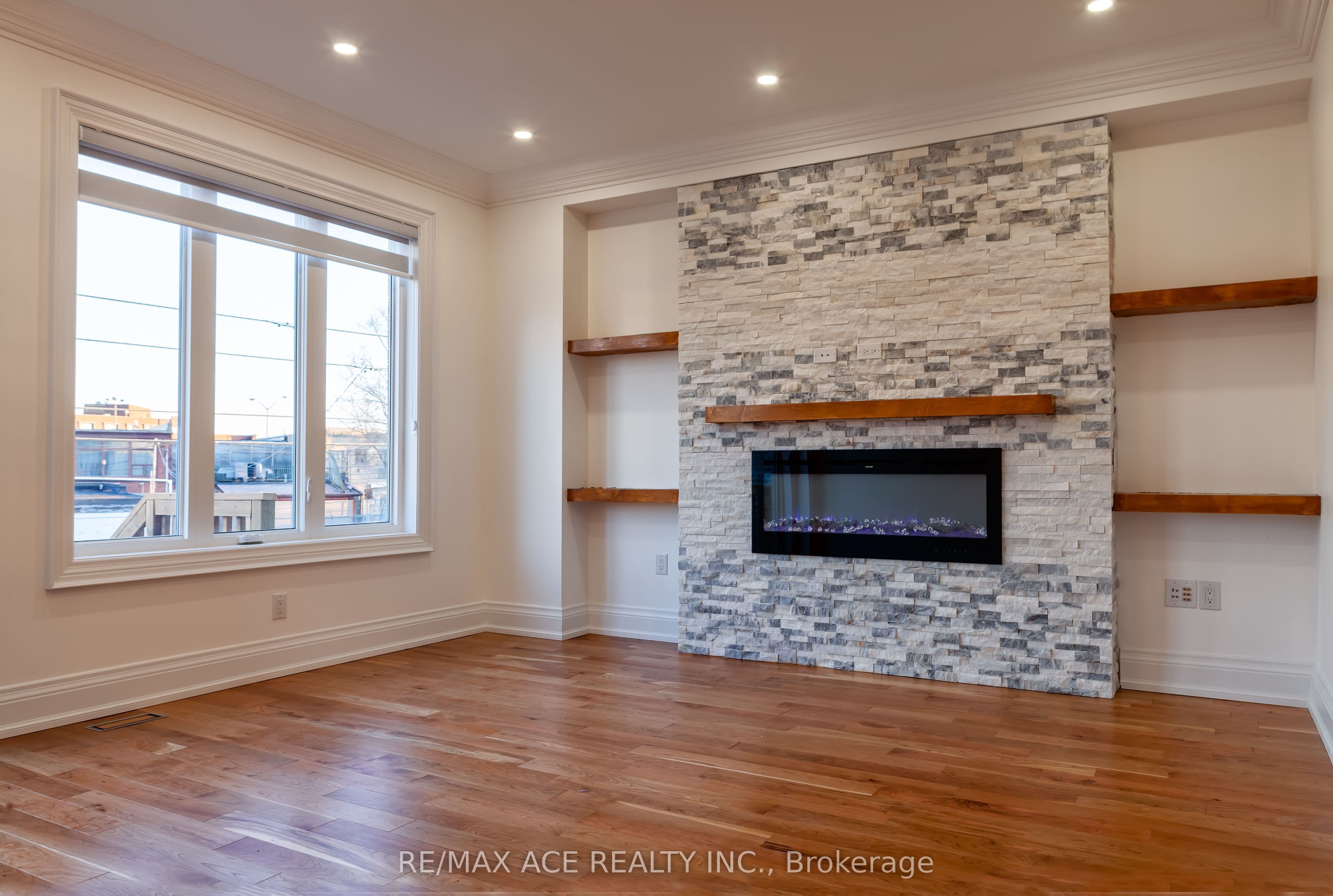 229B Mcintosh Street, Toronto, ON M1N 3Z2