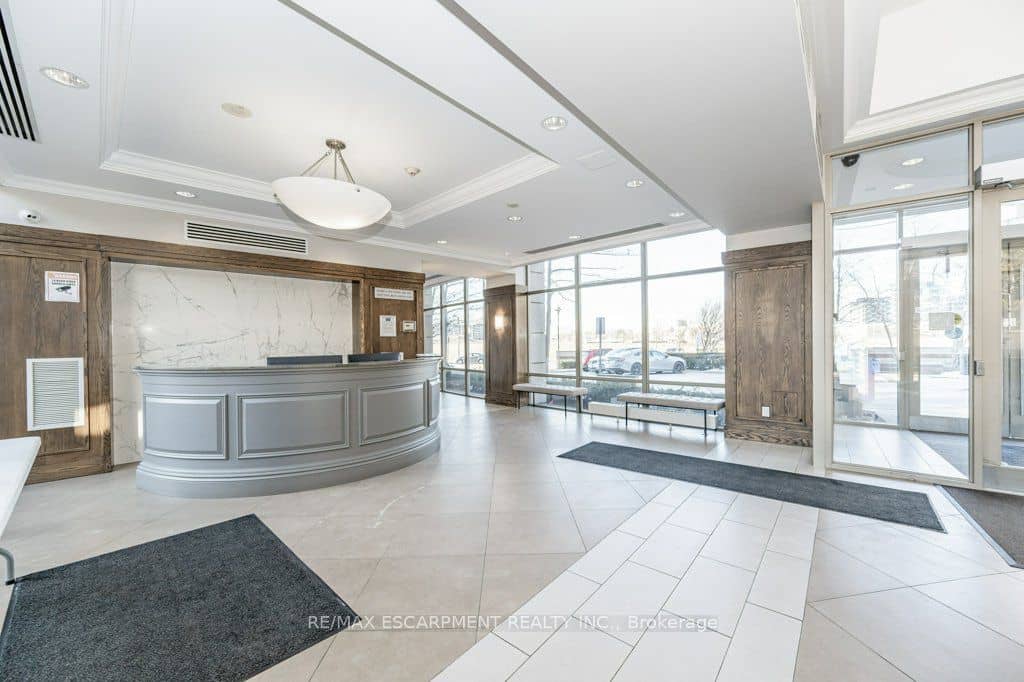 2391 CENTRAL PARK Drive 209, Oakville, ON L6H 0E4