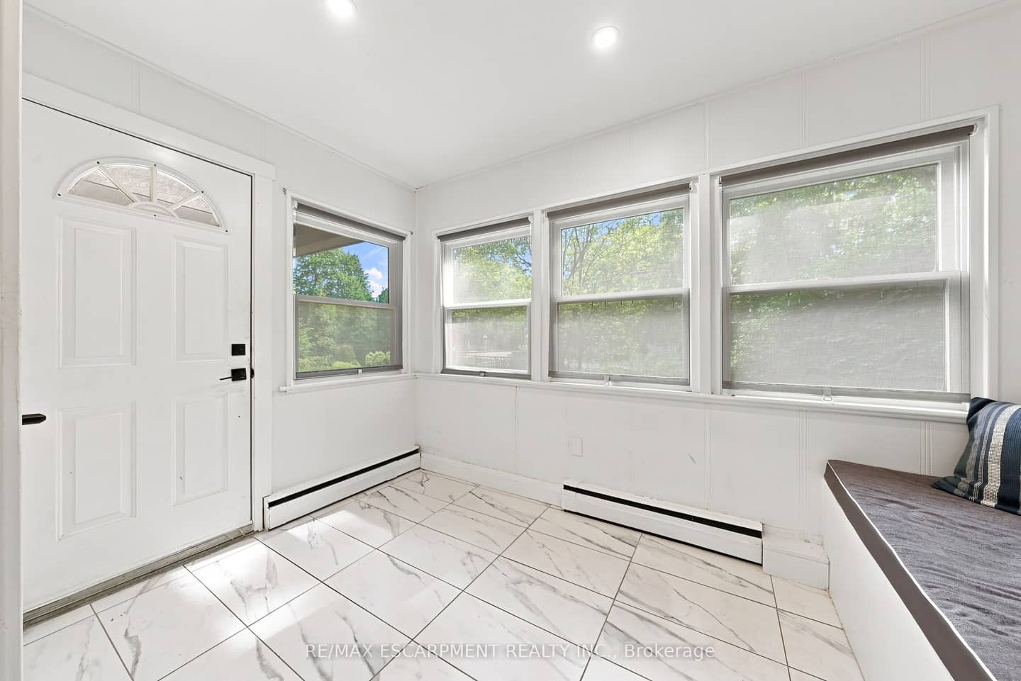 2177 Lakeshore Road, Burlington, ON L7R 1A5