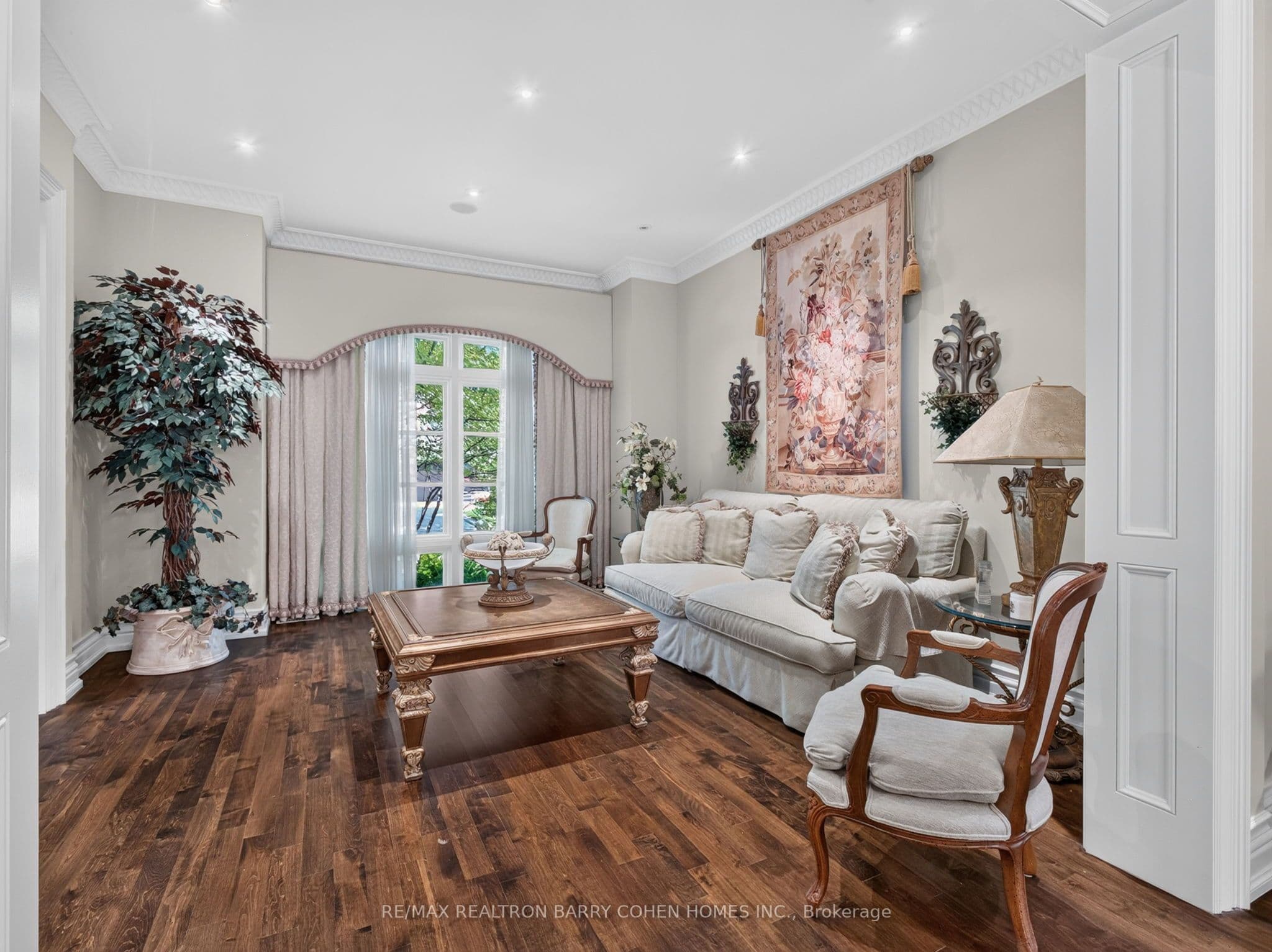 57 Yorkminster Road, Toronto, ON M2P 1M4