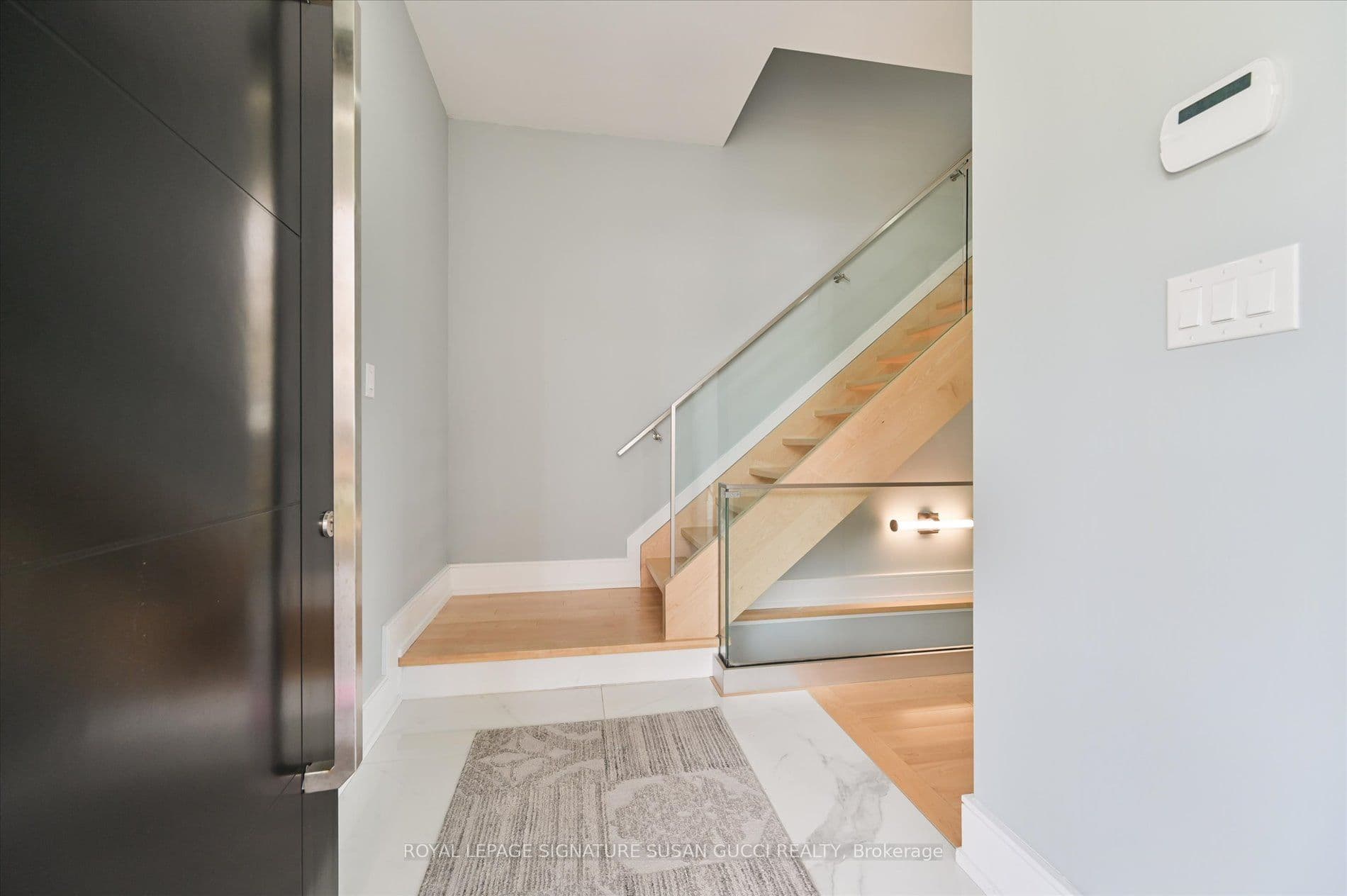 96 Squires Avenue, Toronto, ON M4B 2S1