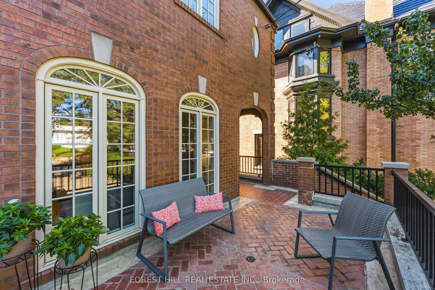 45 Heath Street W, Toronto, ON M4V 1T2