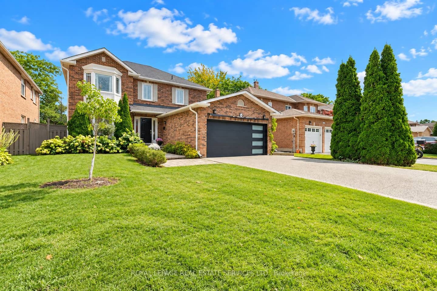 360 River Oaks Boulevard W, Oakville, ON L6H 5E7