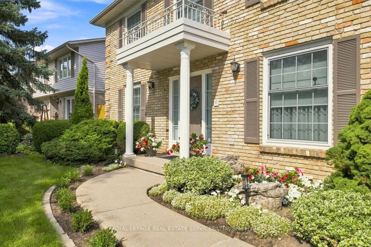 1309 Monmouth Drive, Burlington, ON L7P 3N4