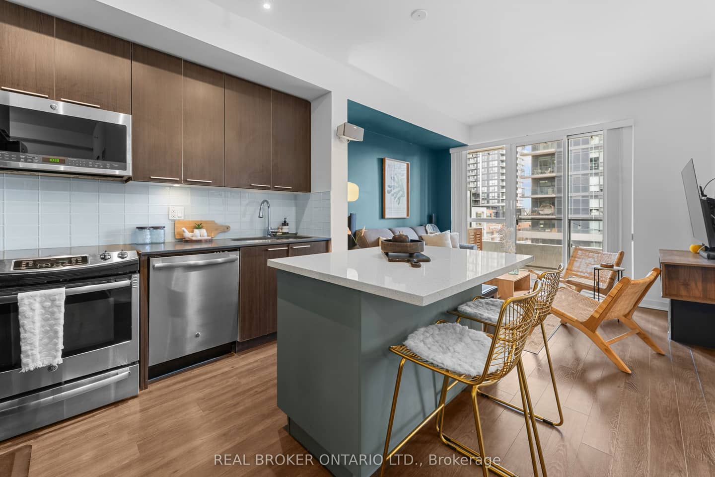 10 Park Lawn Road 405, Toronto, ON M8V 0H9
