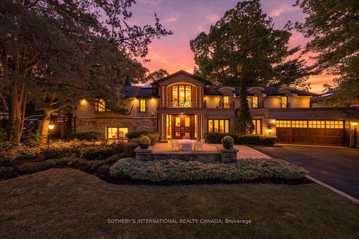 520 Arrowhead Road, Mississauga, ON L5H 1V6