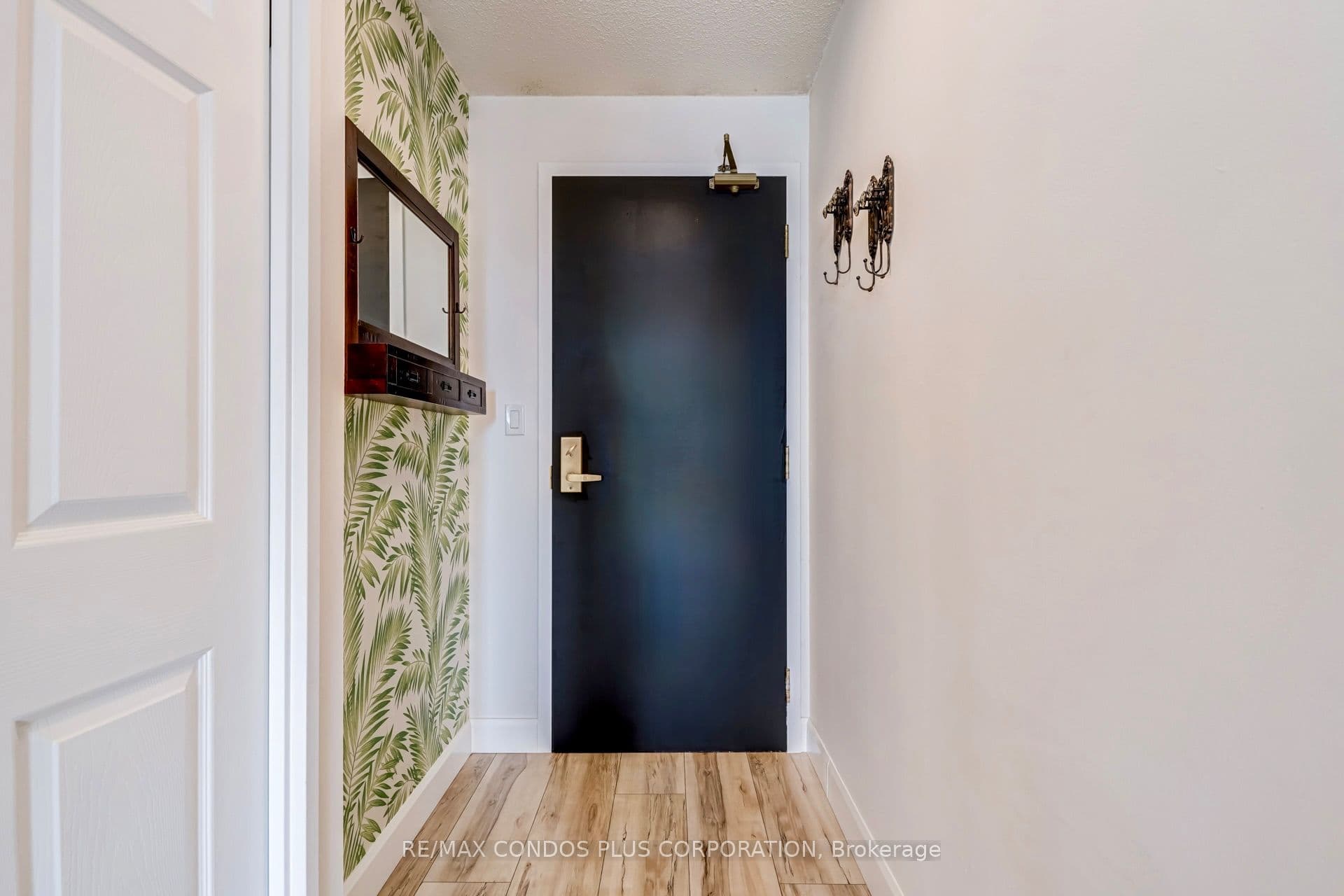43 Eglinton Avenue E 1901, Toronto, ON M4P 1A5