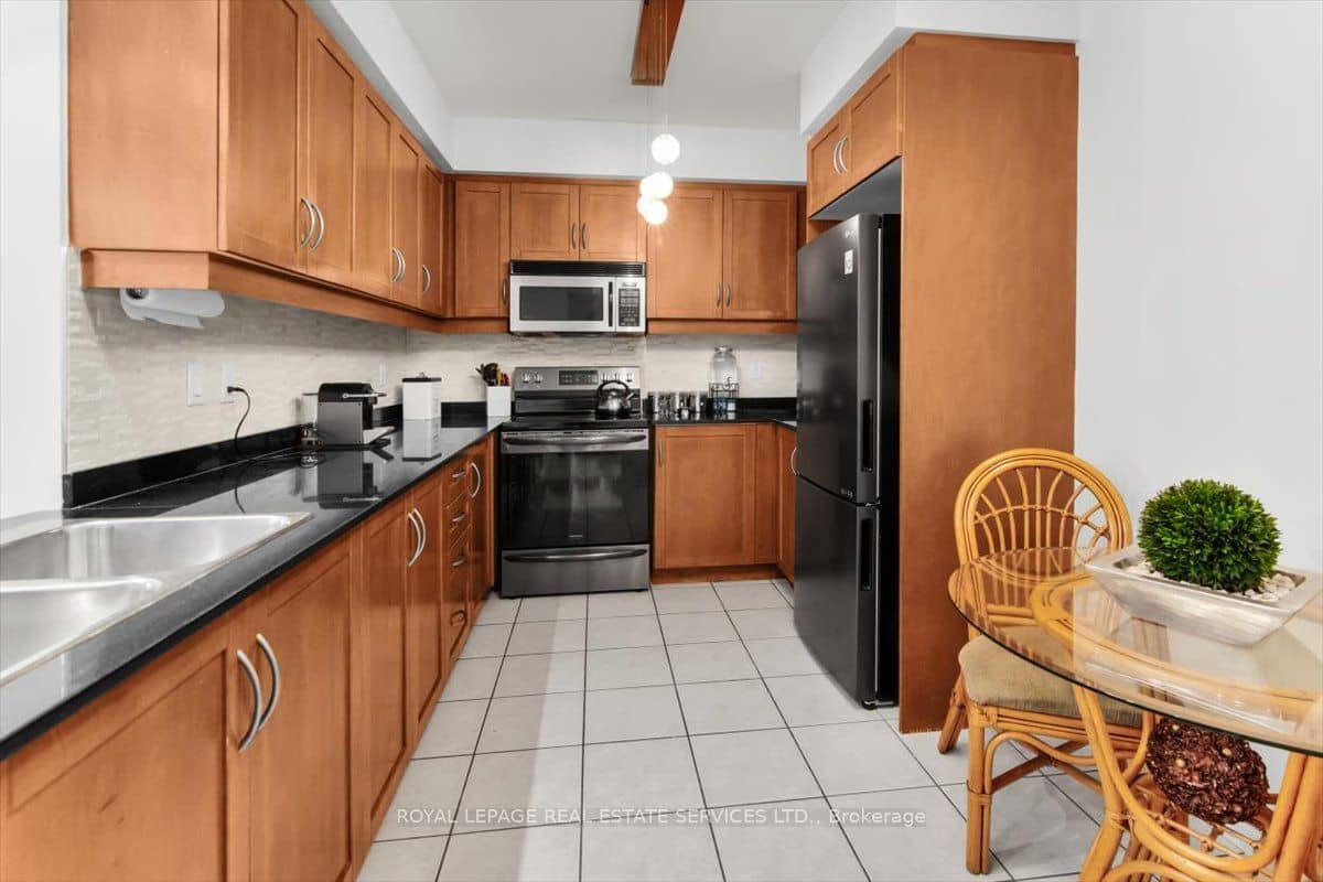 28 William Carson Crescent 317, Toronto, ON M2P 2H1