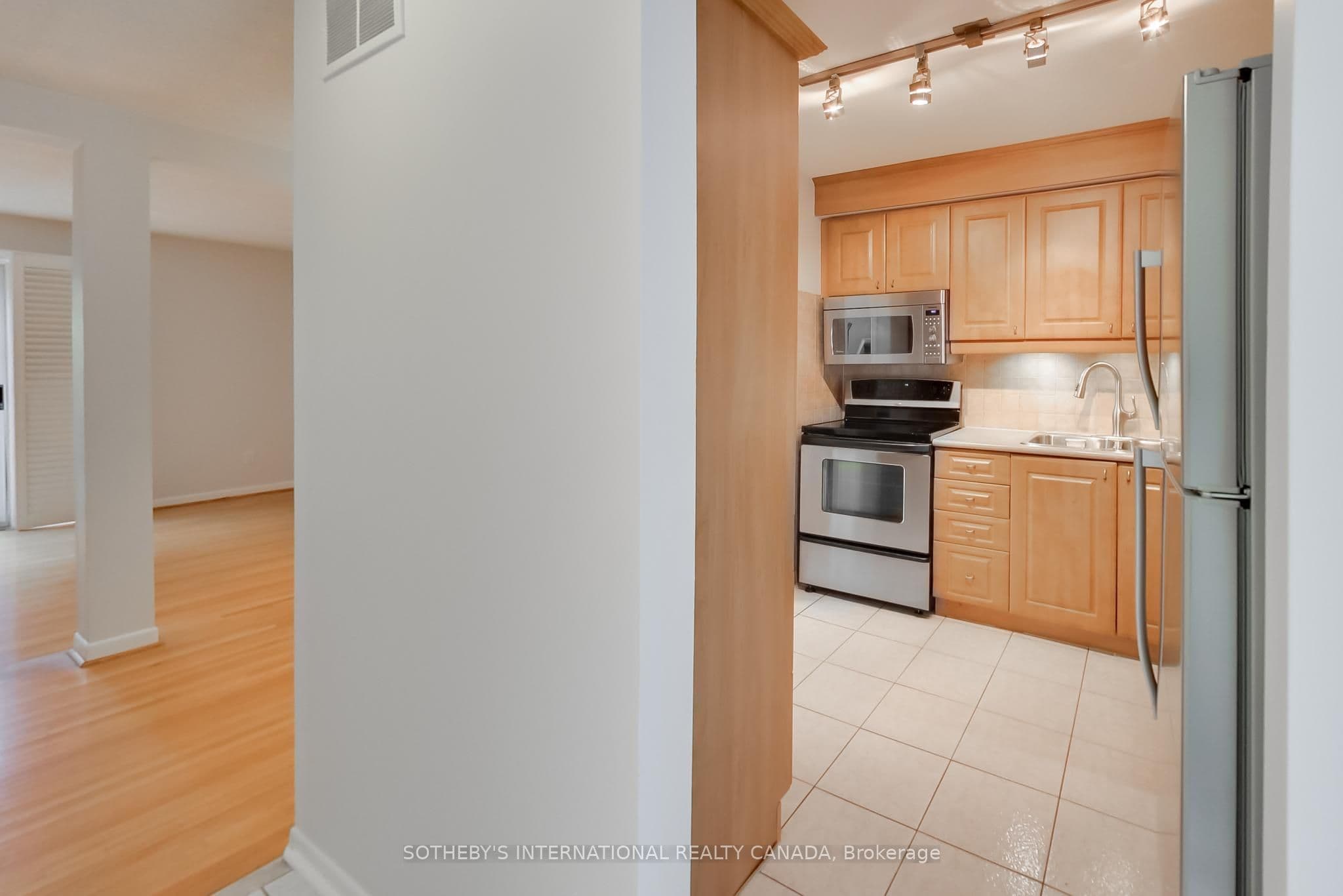 1397 Royal York Road 17, Toronto, ON M9A 4Y9