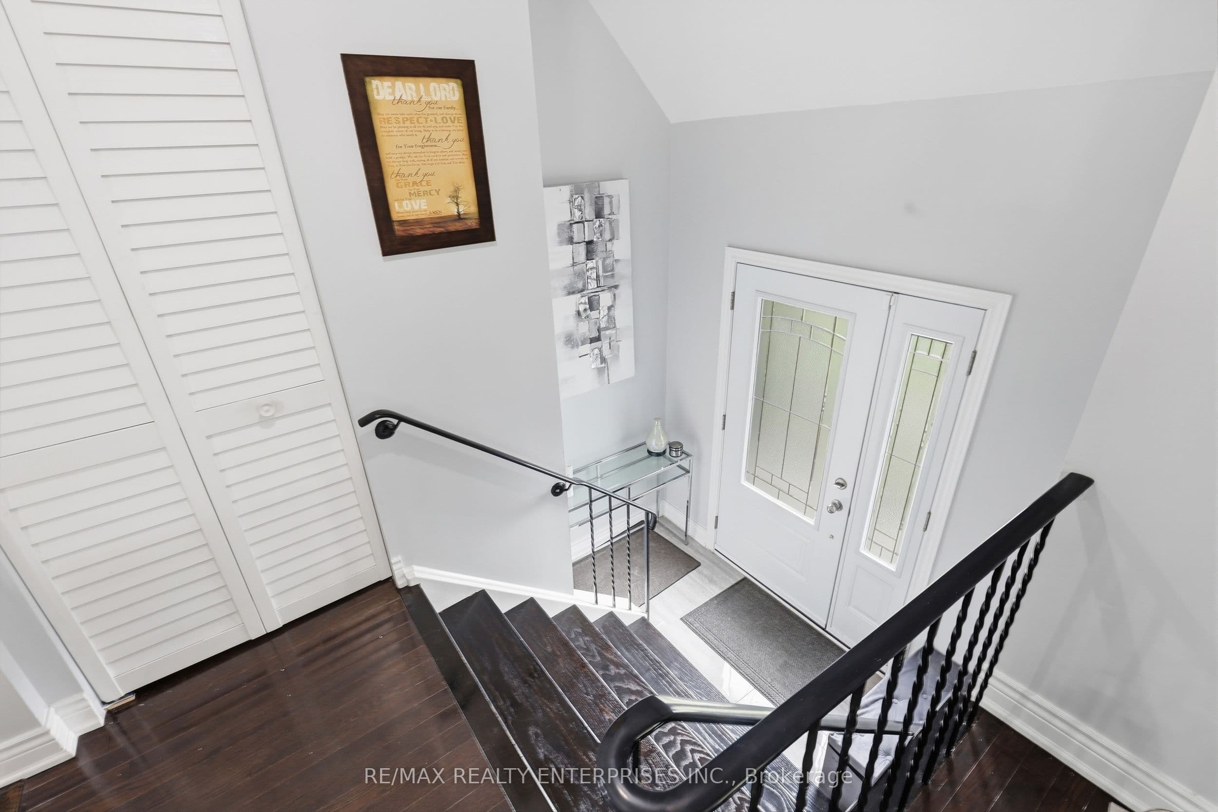2506 Cobbinshaw Circle, Mississauga, ON L5N 2G3
