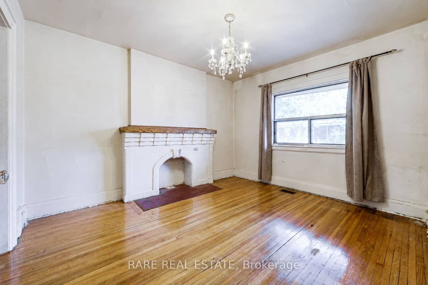 842 Shaw Street, Toronto, ON M6G 3M2