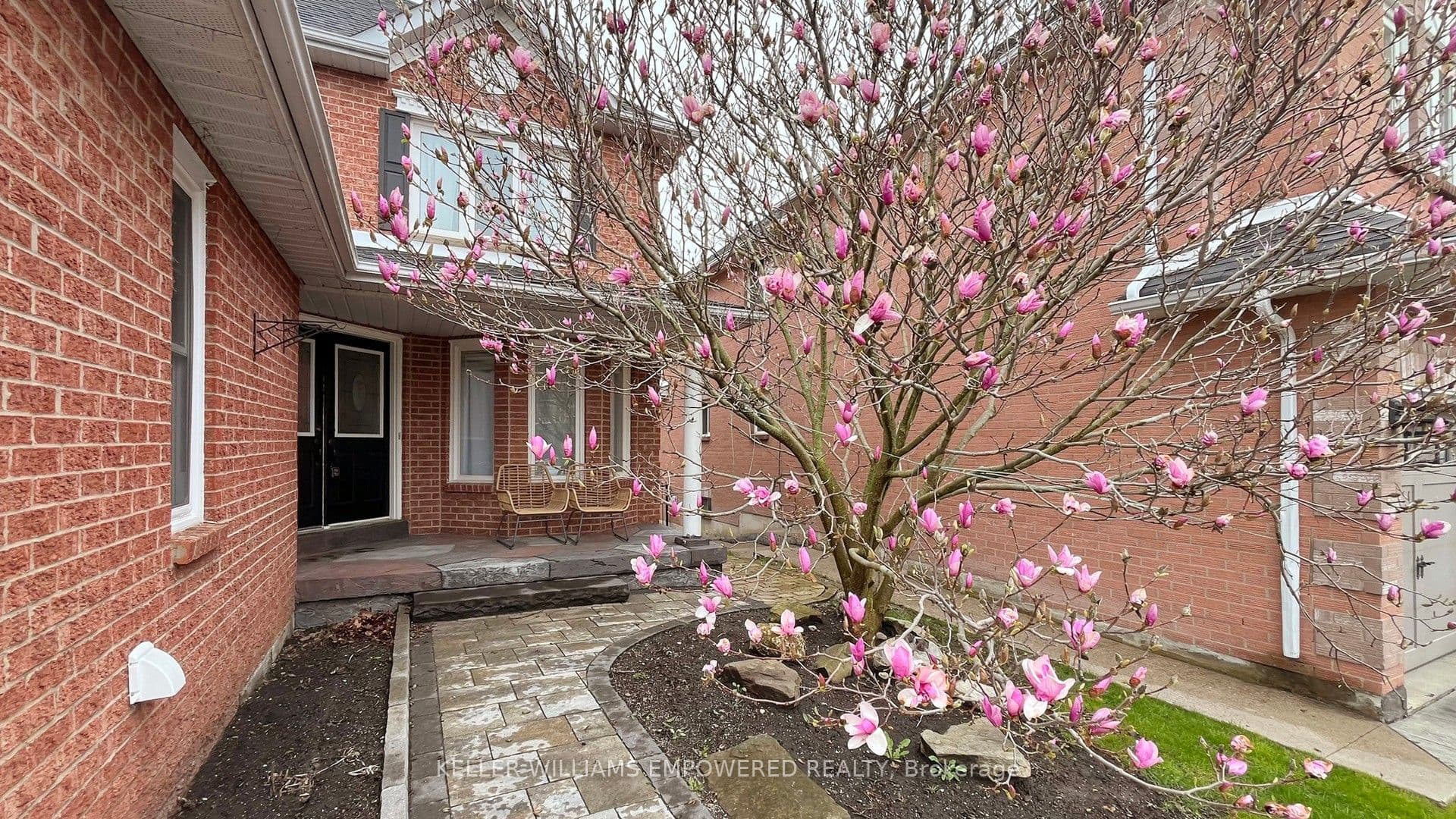 100 Dawlish Avenue, Aurora, ON L4G 6R4