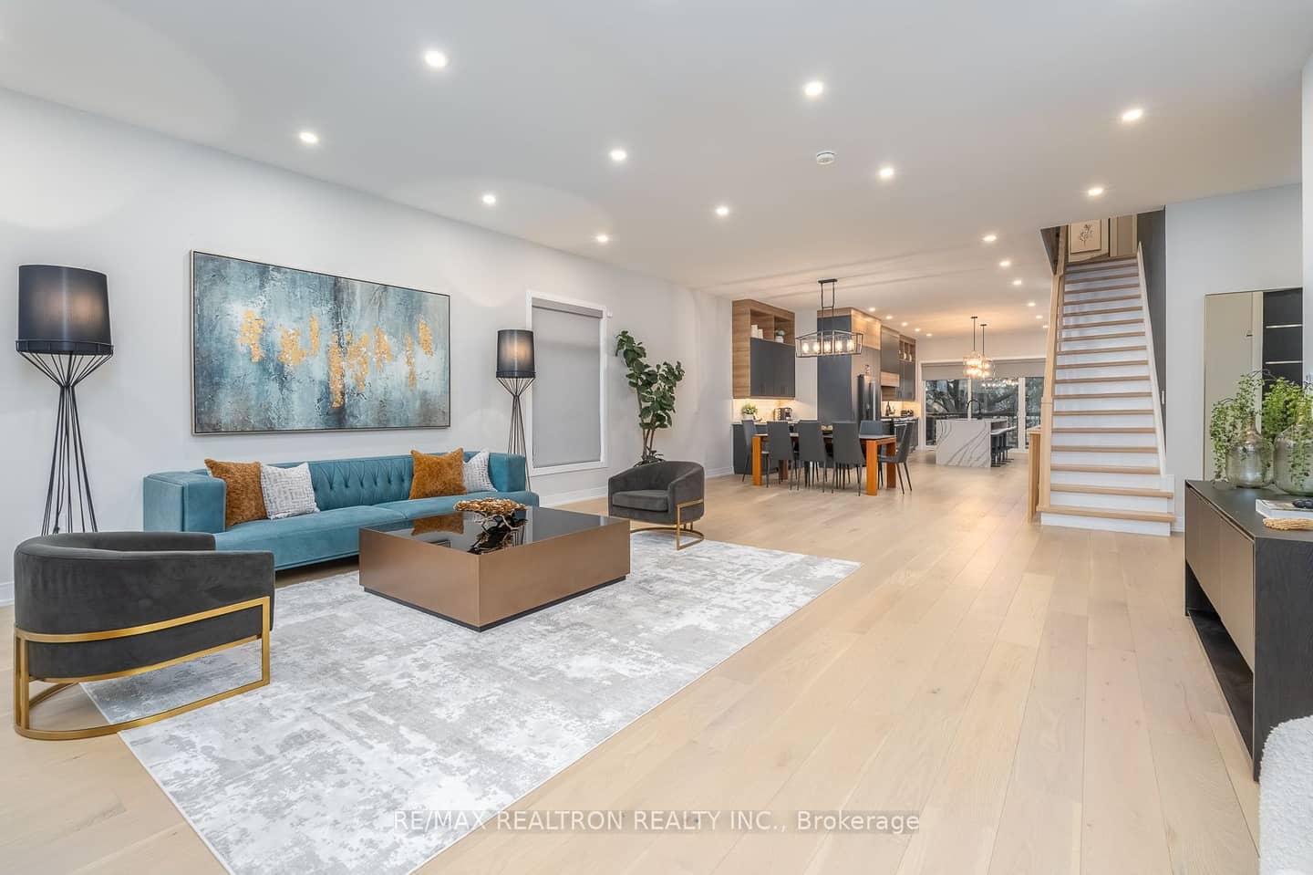 70 Collins Crescent, Aurora, ON L4G 2W2