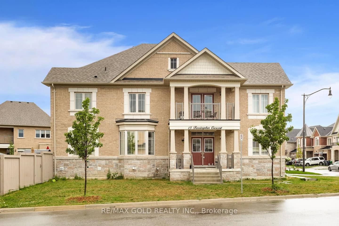 15 Farringdon Crescent, Brampton, ON L7A 4Z5