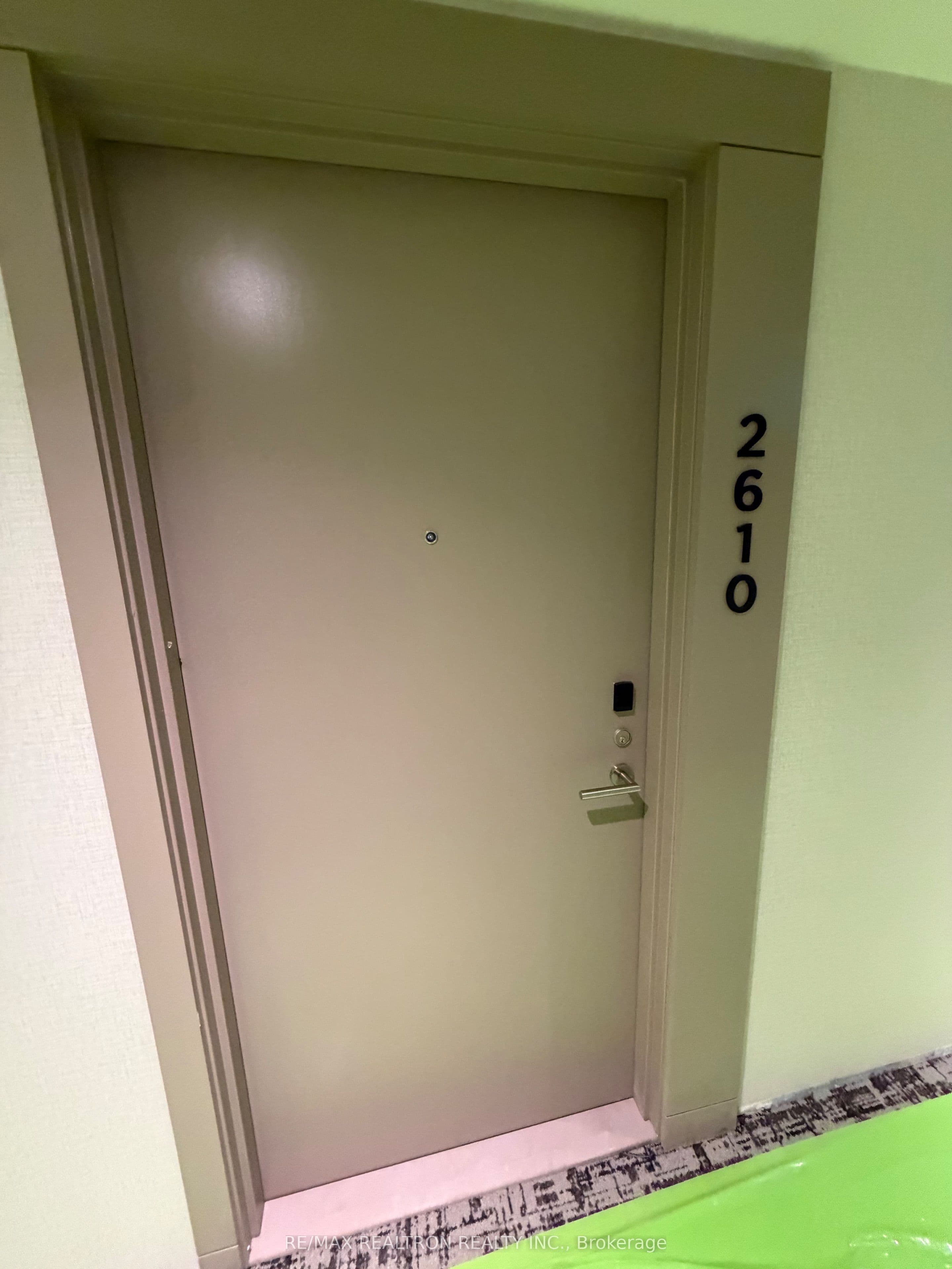 15 David Salomon Drive 2610, Toronto, ON M3C 1E7