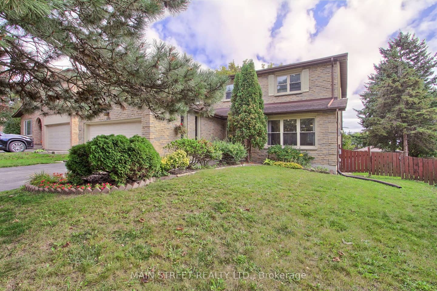 850 Arnold Crescent, Newmarket, ON L3Y 2E2