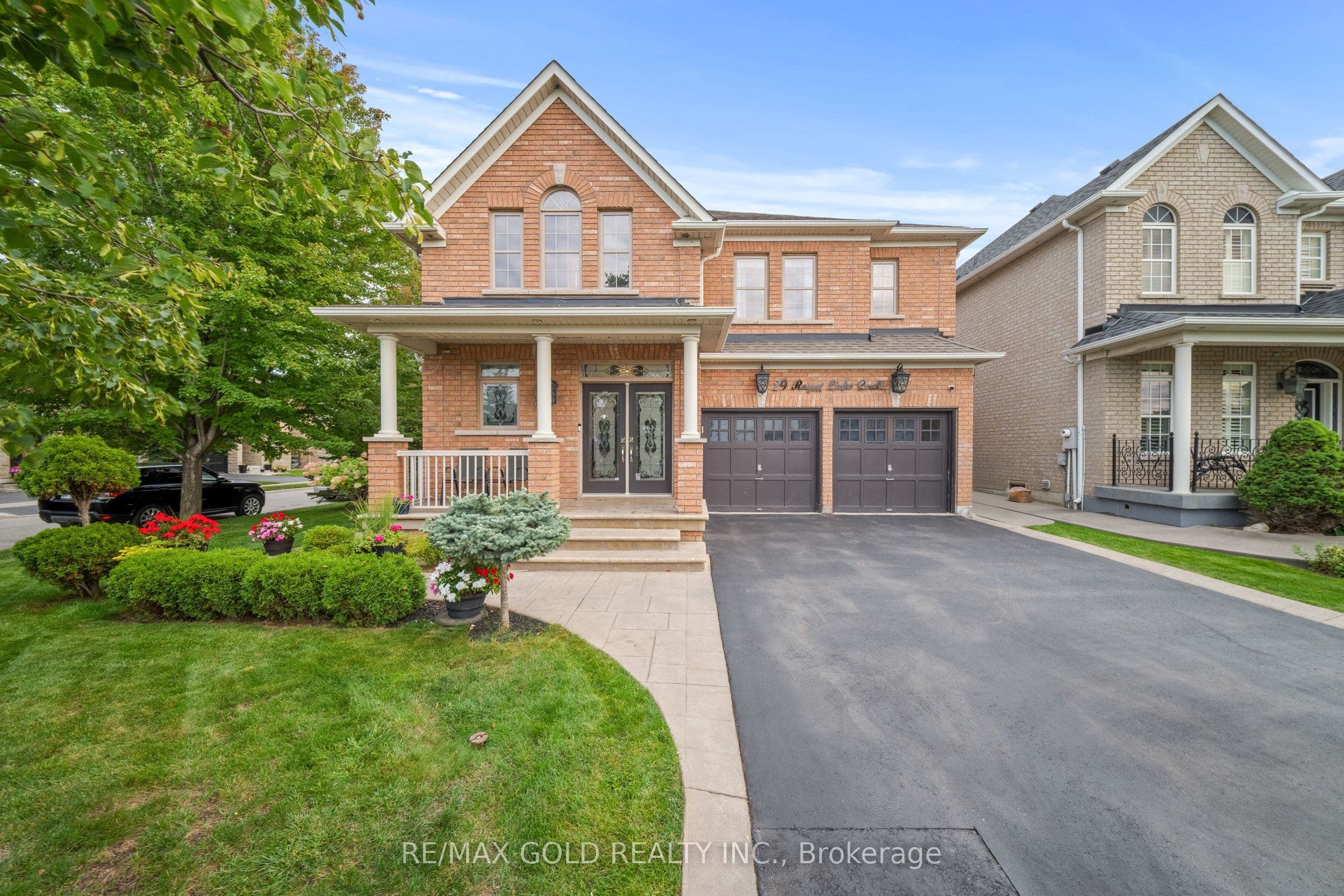 29 Royal Links Circle, Brampton, ON L6P 2Z9