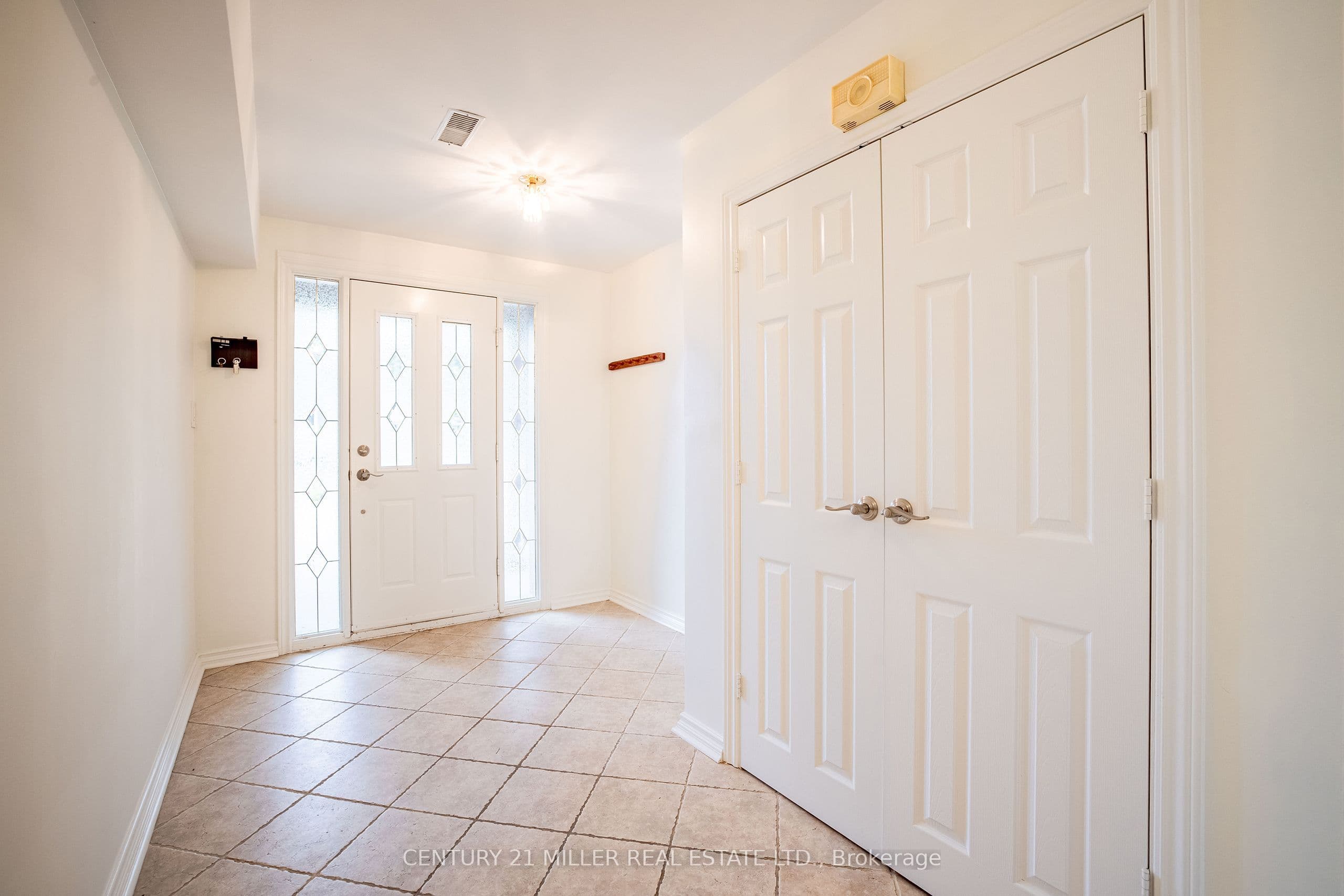 2039 Wakely Street, Oakville, ON L6L 2K3