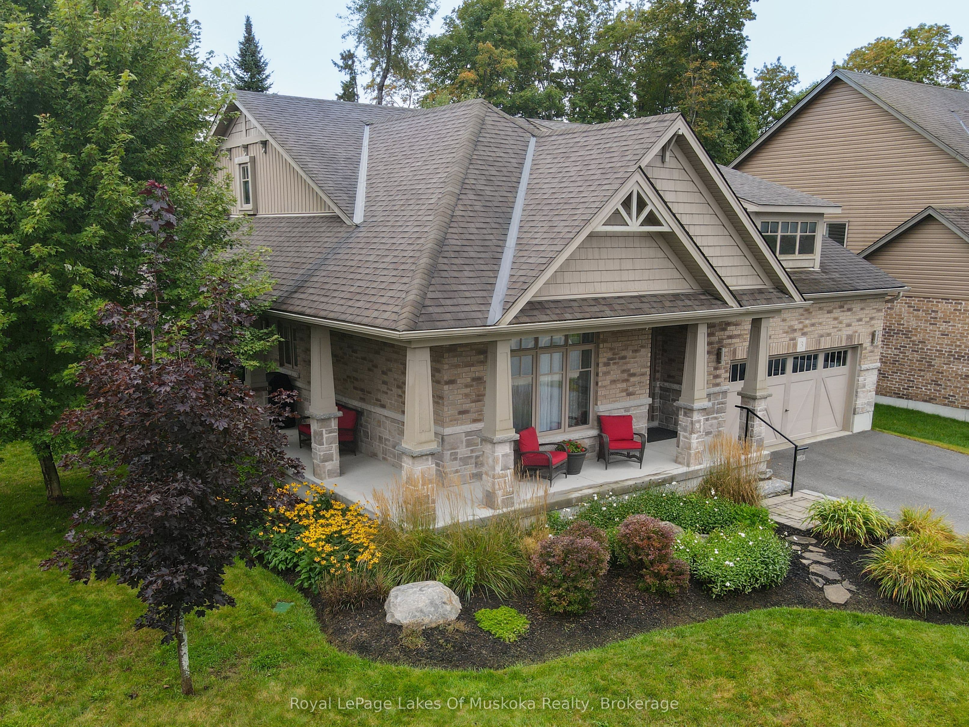 3 Homestead Lane, Huntsville, ON P1H 2N8