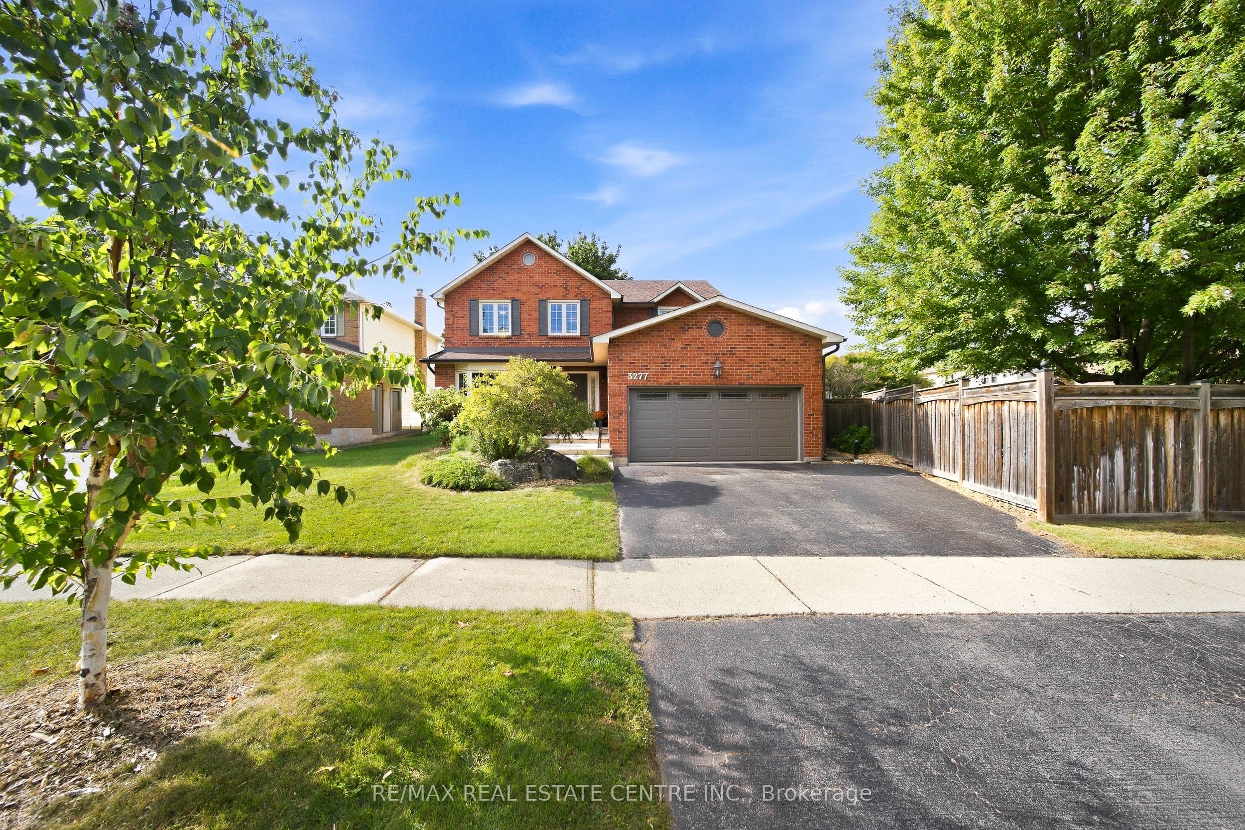 3277 Woodside Avenue, Burlington, ON L7M 2R9