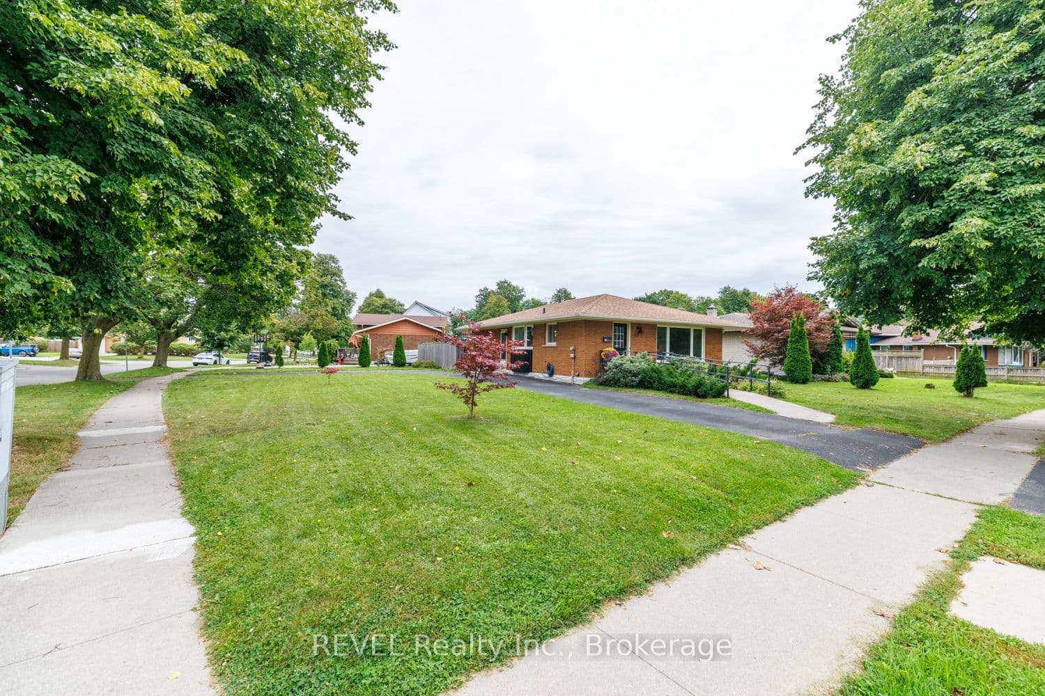 70 Champlain Avenue, Welland, ON L3C 2L7