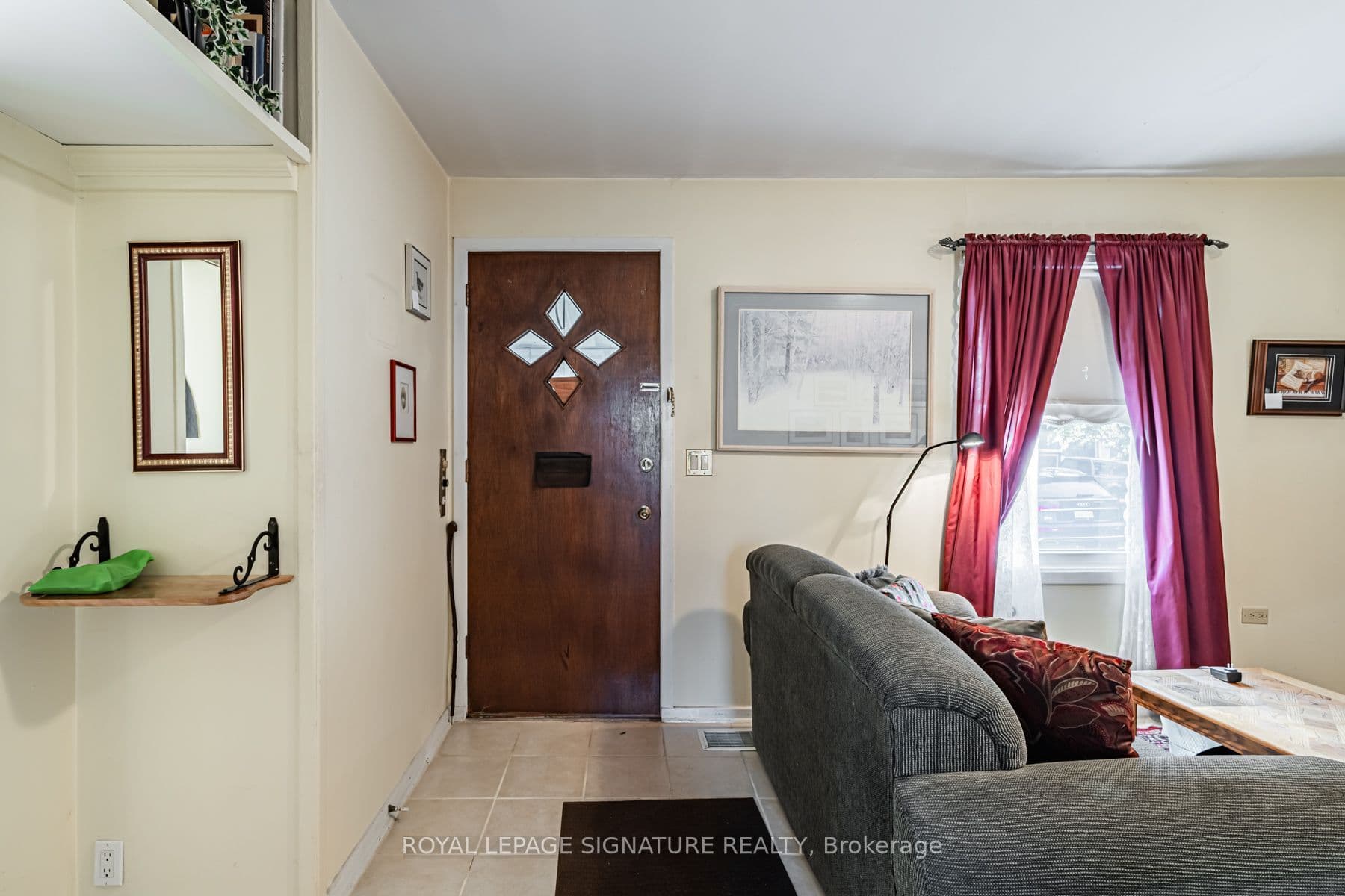 15 Kemp Square, Toronto, ON M6M 2V5