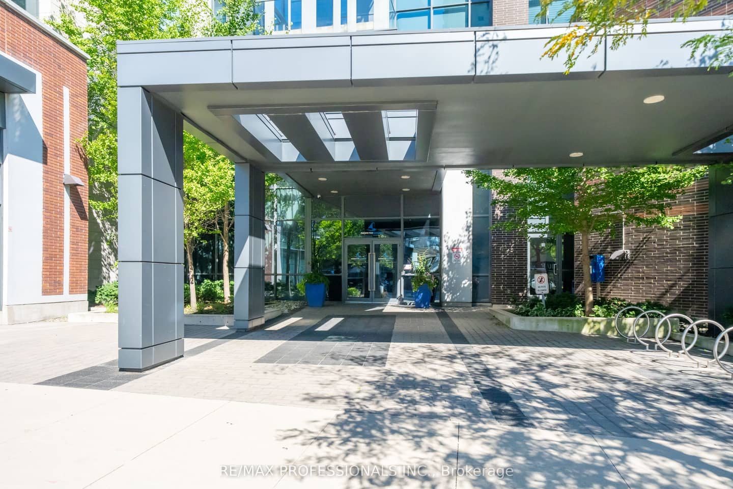 1 Hurontario Street 413, Mississauga, ON L5G 0A3