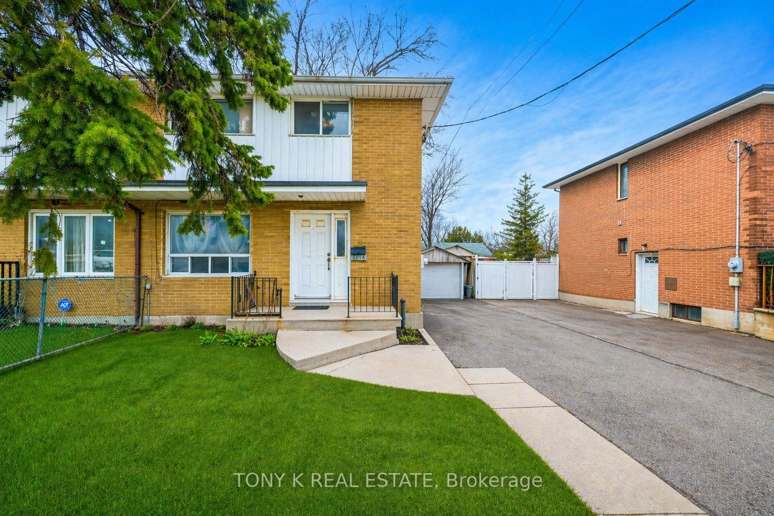 3012 Keele Street, Toronto, ON M3M 2H3