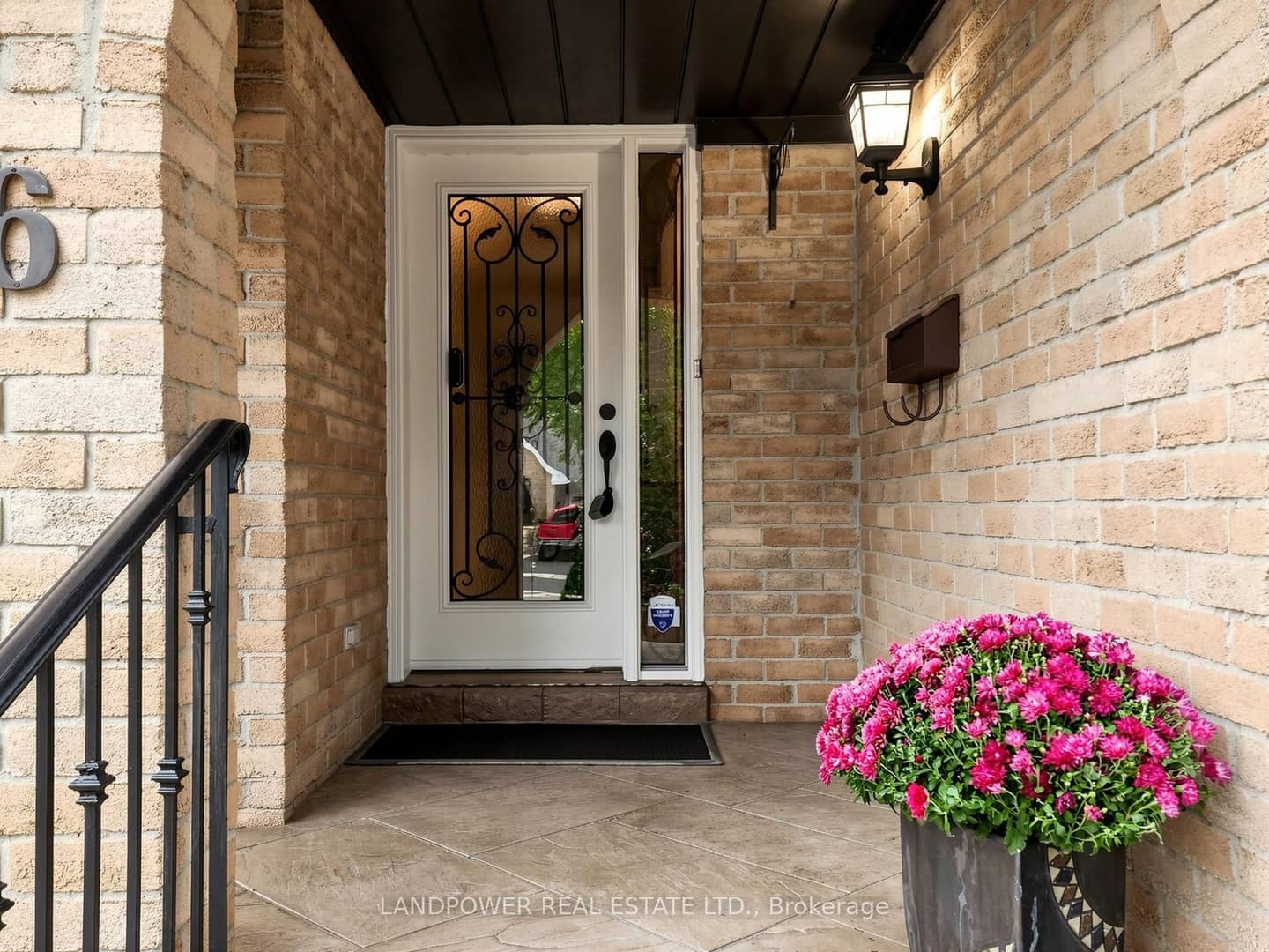 16 Longwater Chase, Markham, ON L3R 4A5