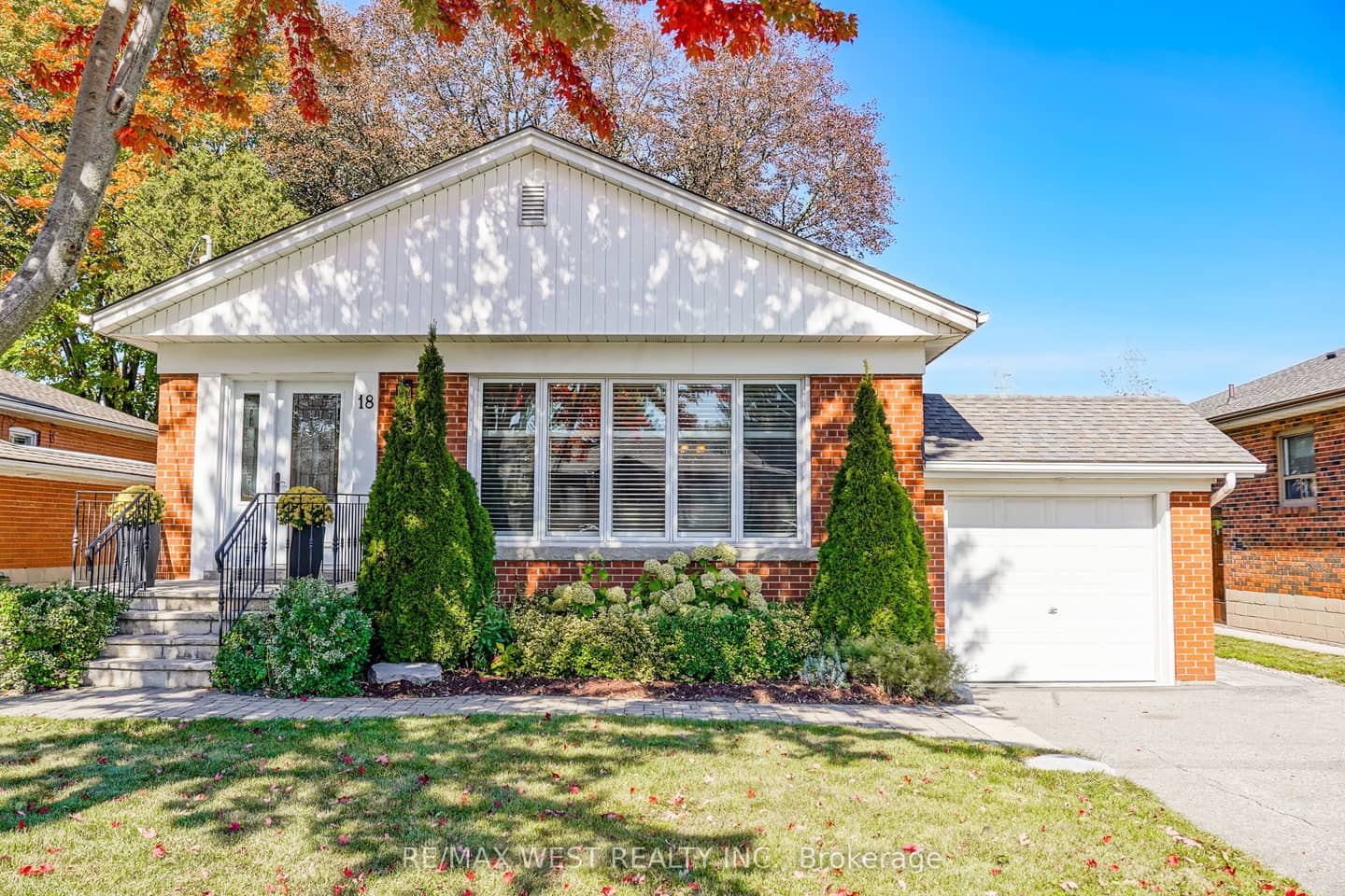 18 Nashland Avenue, Toronto, ON M9B 2V4