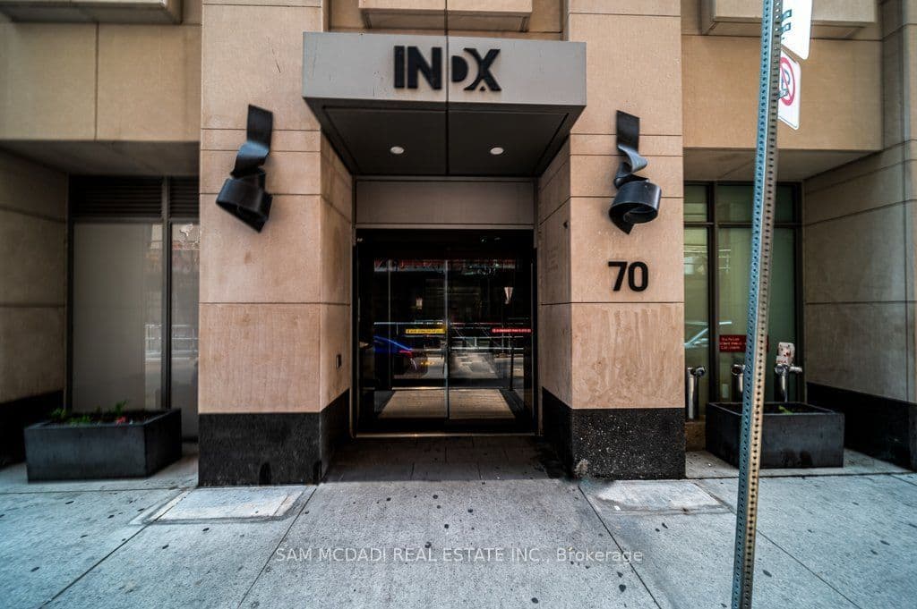 70 Temperance Street 608, Toronto, ON M5H 4E8