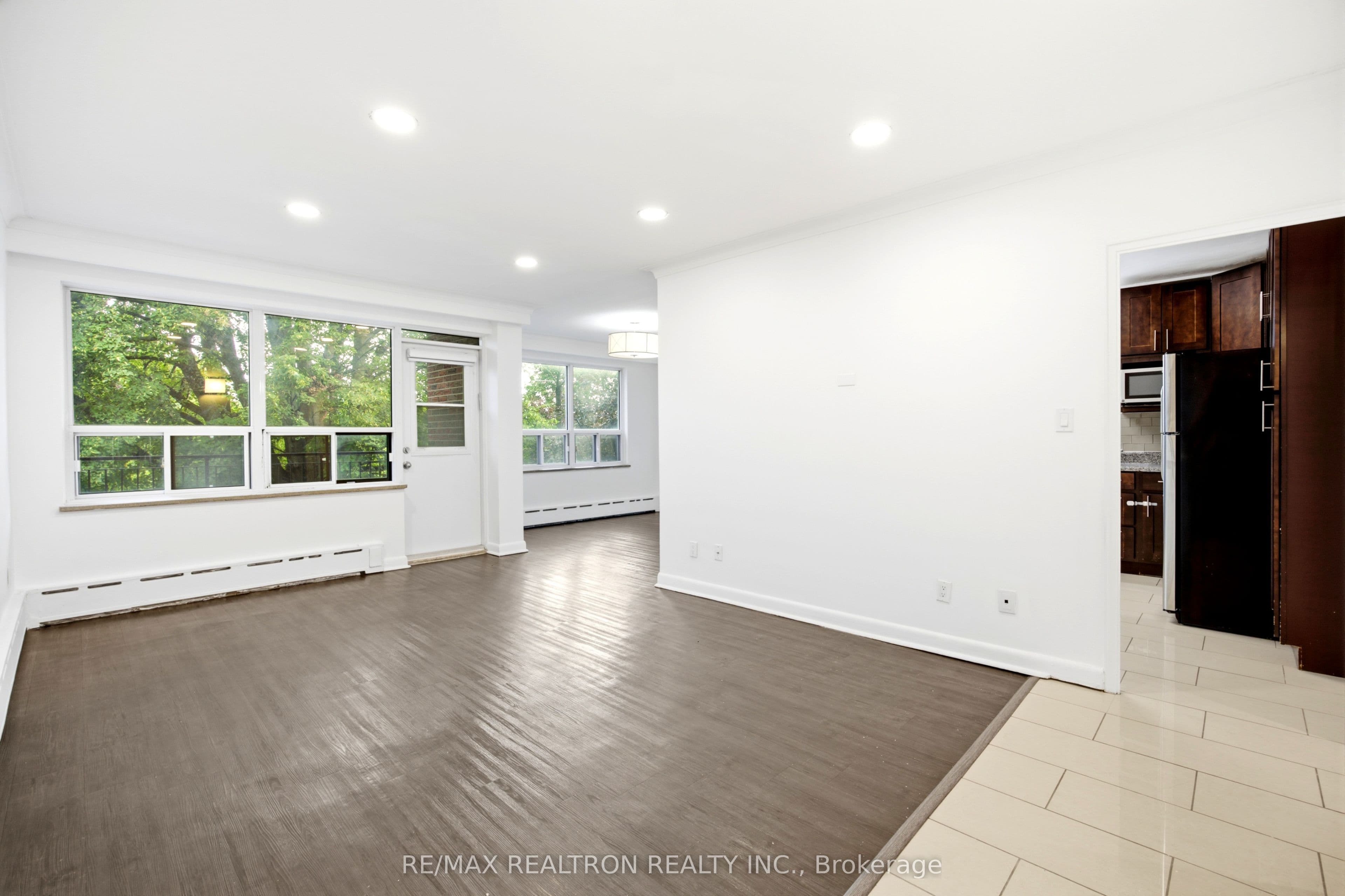 26 Meadowbrook Road 7, Toronto, ON M6B 2S4