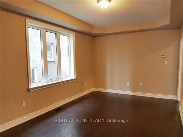 11 Richmond Park Drive, Georgina, ON L4P 0H2