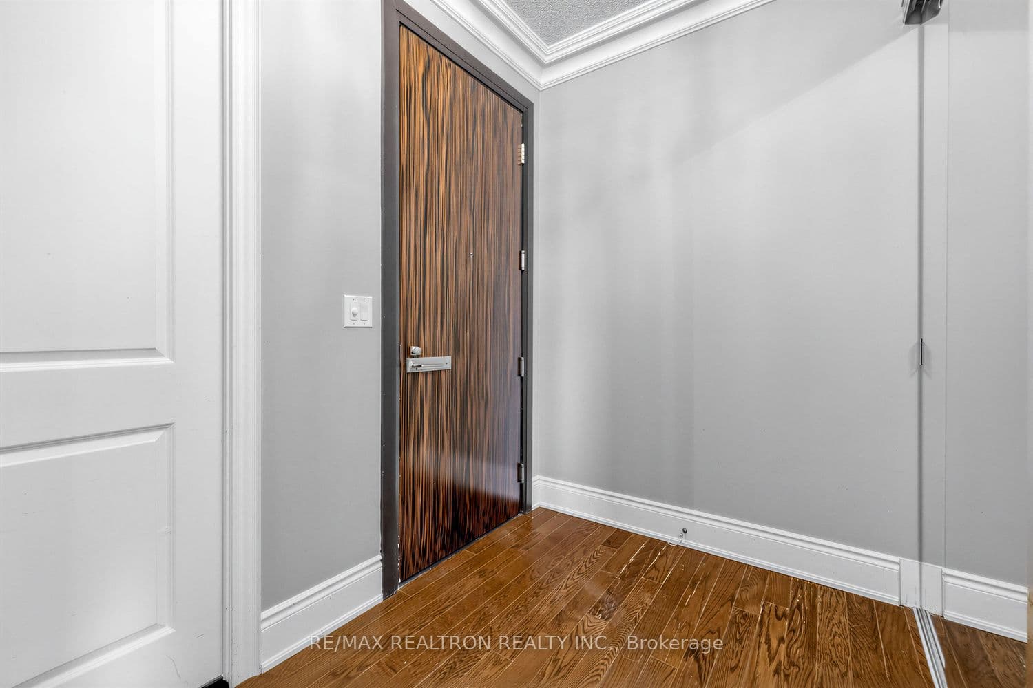 253 South Park Road Ph# 2, Markham, ON L3T 0B4